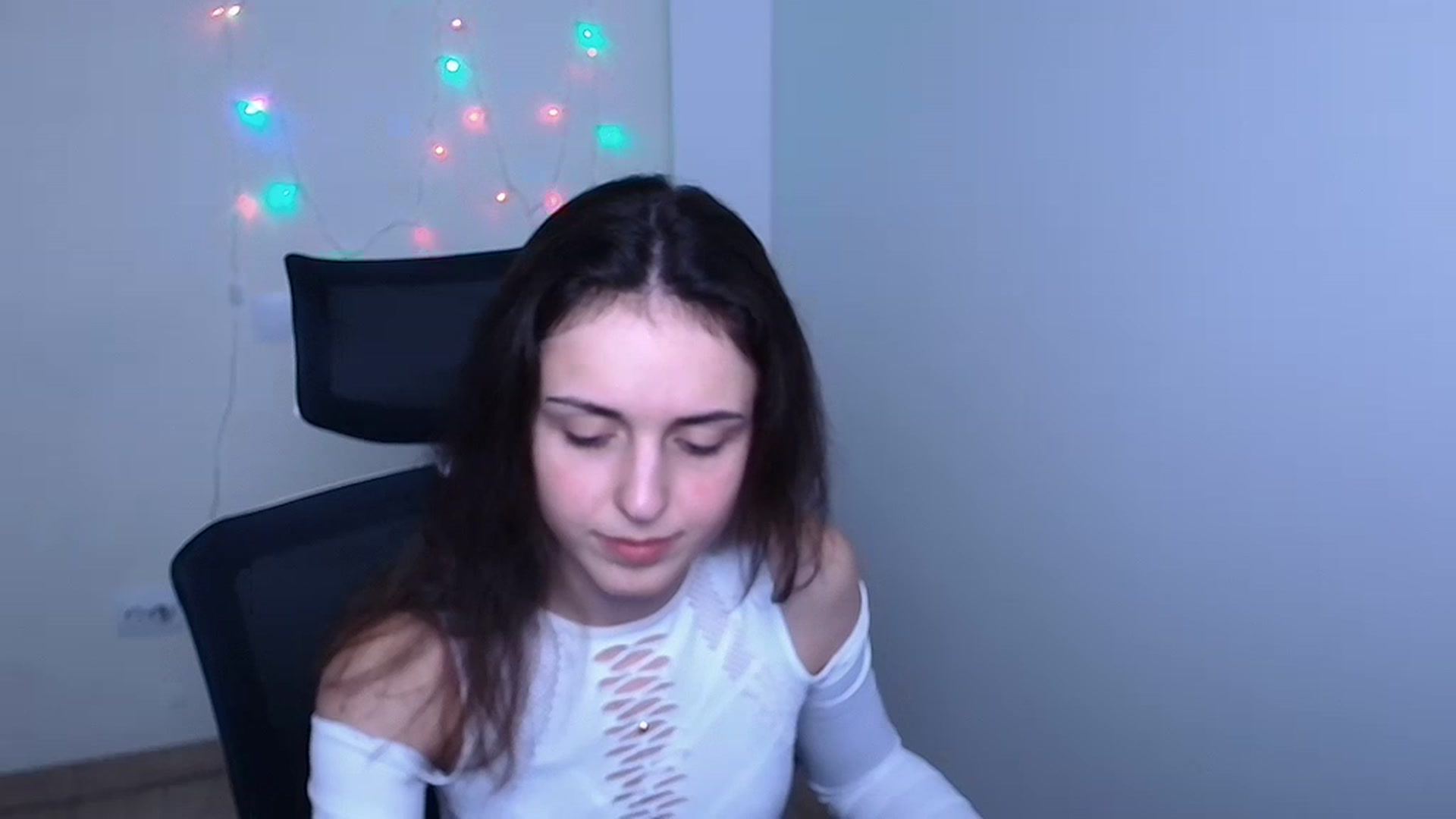 Gallery image thumbnail from Lurenn's myfreecams stream on, 12/08/2023, 12:52 image 7 of 20