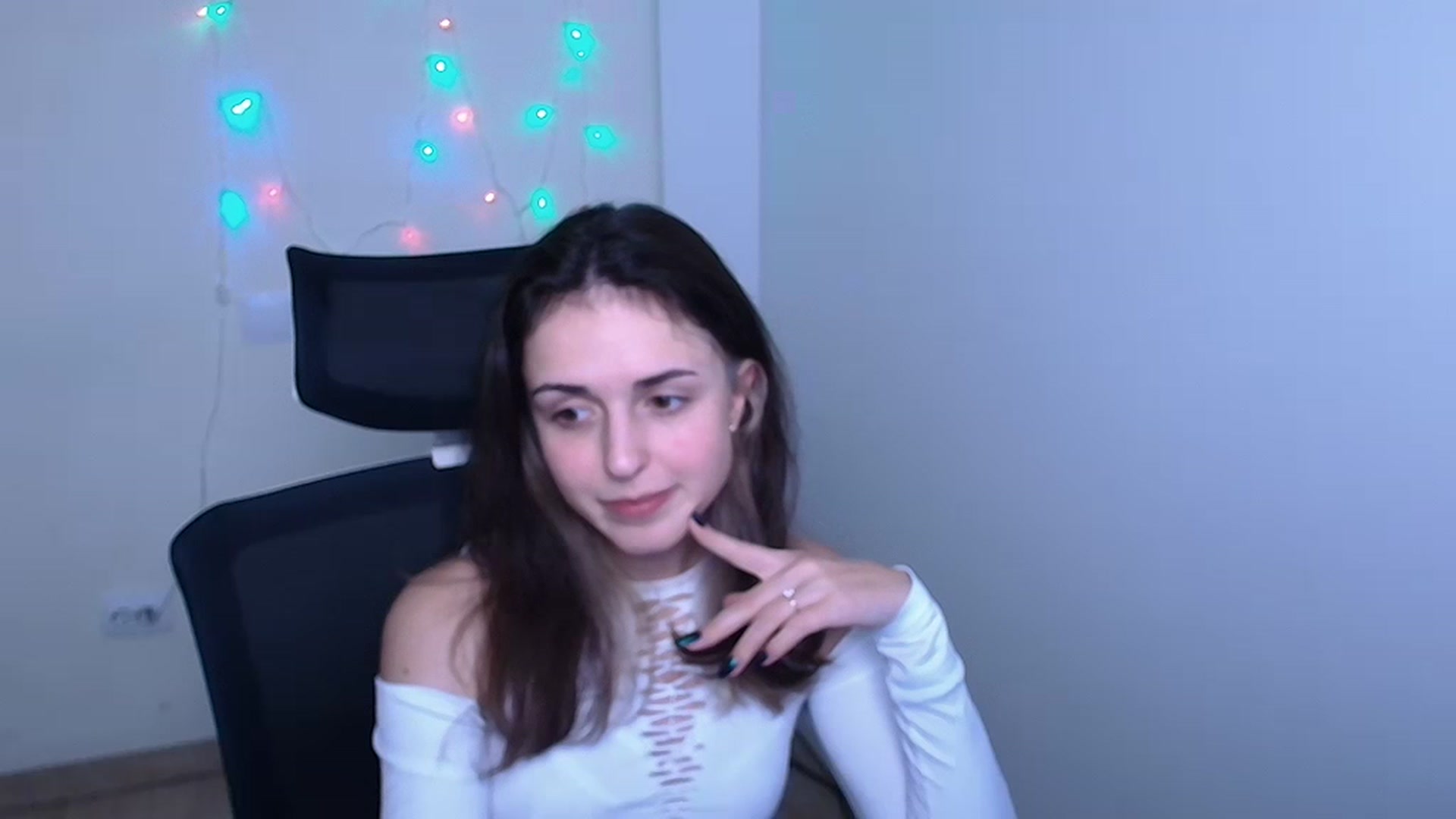 Gallery image thumbnail from Lurenn's myfreecams stream on, 12/08/2023, 12:52 image 1 of 20
