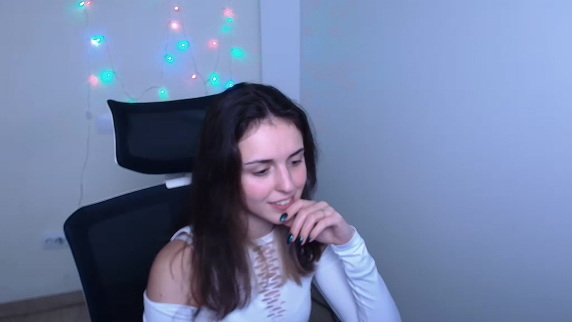 Gallery image thumbnail from Lurenn's myfreecams stream on, 12/08/2023, 12:52 image 5 of 20