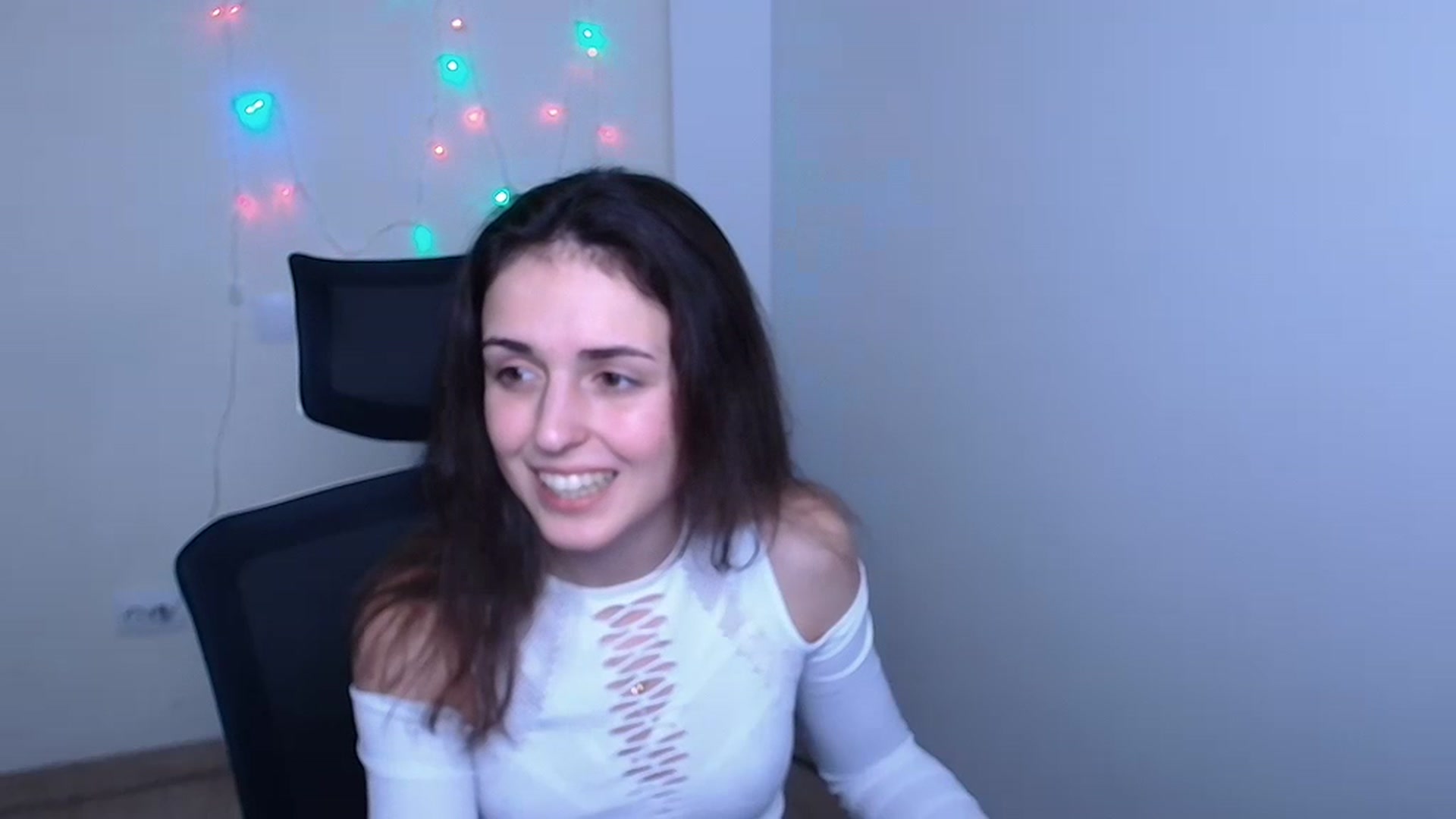 Gallery image thumbnail from Lurenn's myfreecams stream on, 12/08/2023, 12:52 image 8 of 20