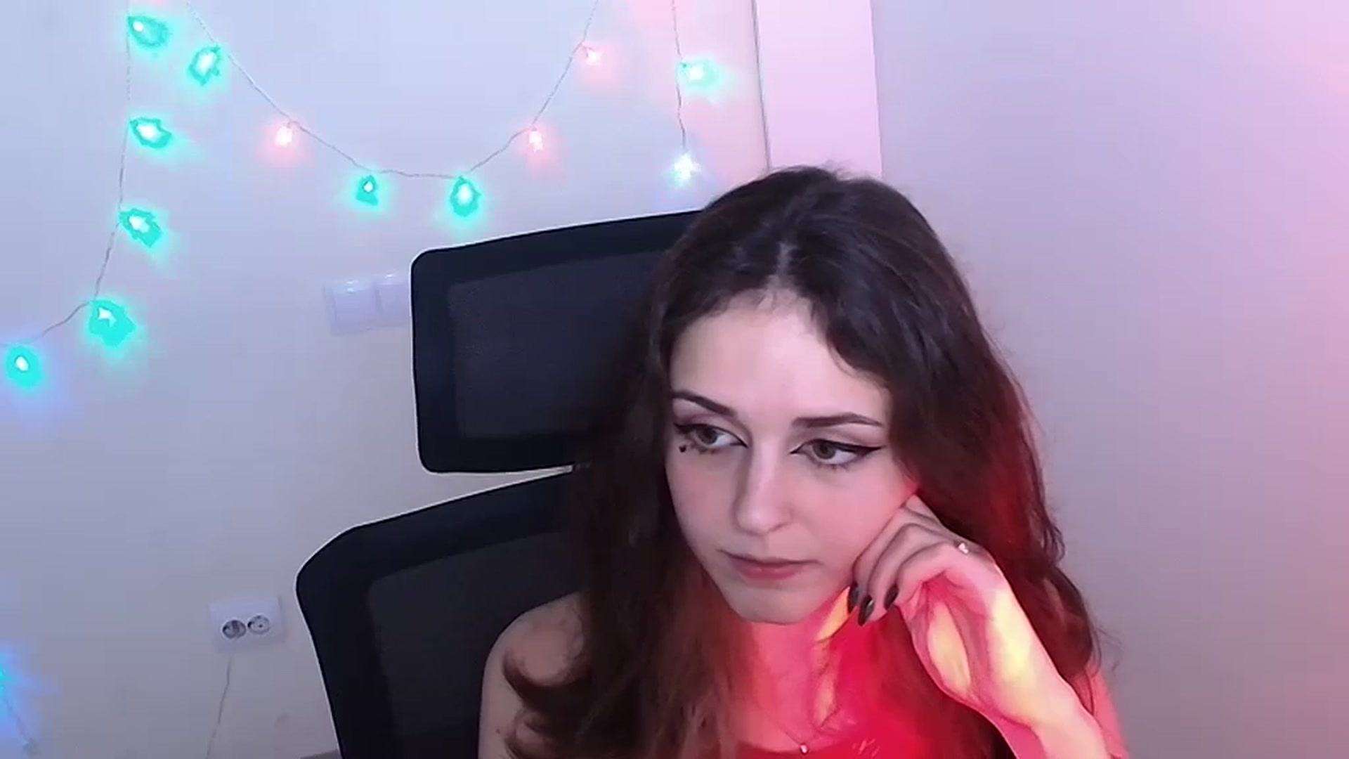 Gallery image thumbnail from Lurenn's myfreecams stream on, 12/12/2023, 14:23 image 17 of 20