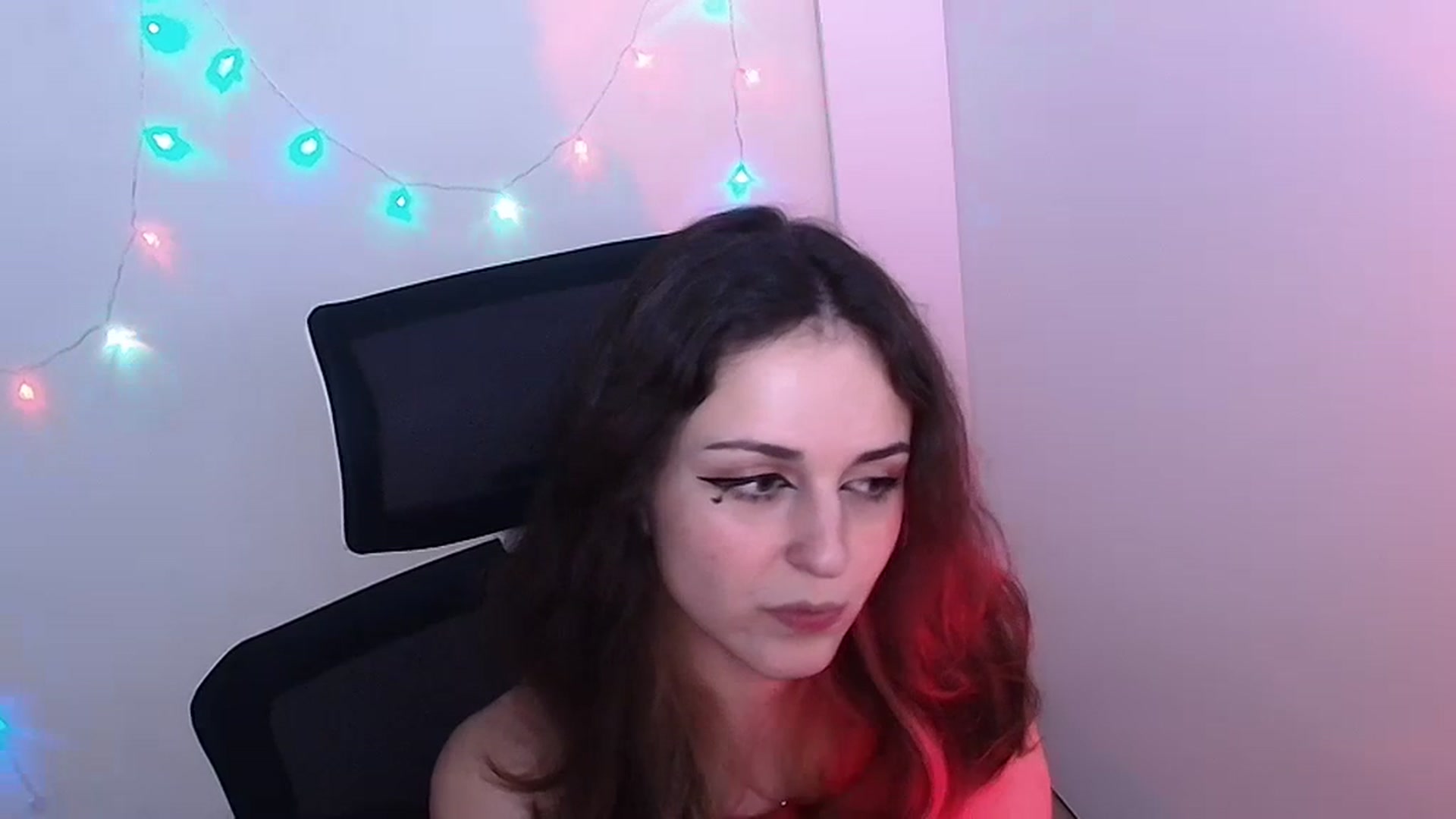 Gallery image thumbnail from Lurenn's myfreecams stream on, 12/12/2023, 14:23 image 9 of 20