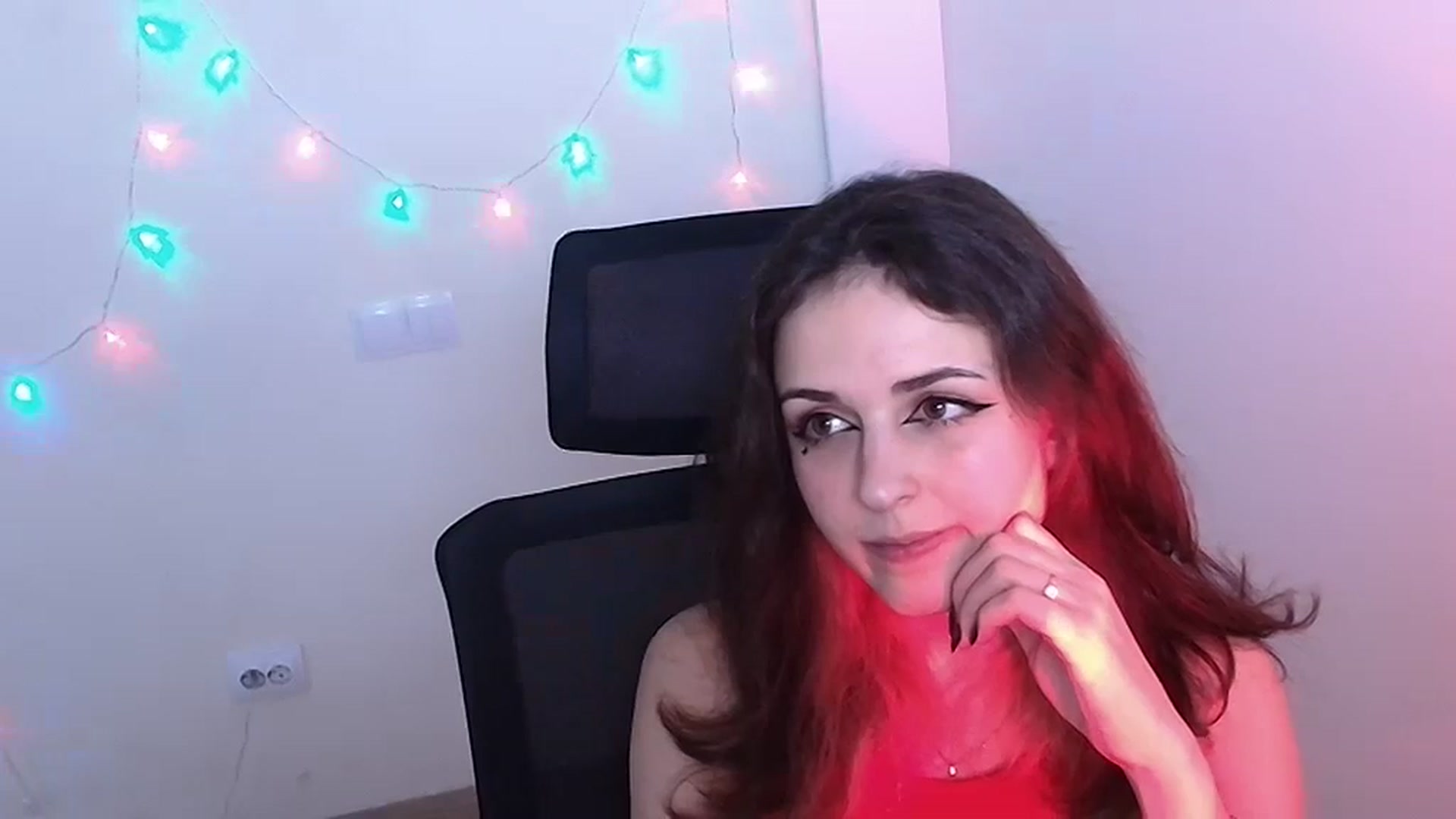 Gallery image thumbnail from Lurenn's myfreecams stream on, 12/12/2023, 14:23 image 18 of 20