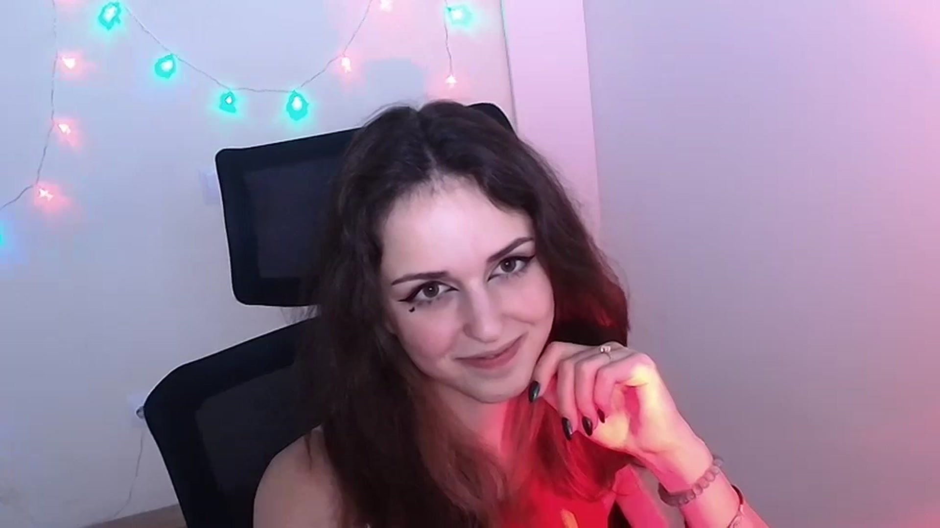 Gallery image thumbnail from Lurenn's myfreecams stream on, 12/12/2023, 14:55 image 18 of 20