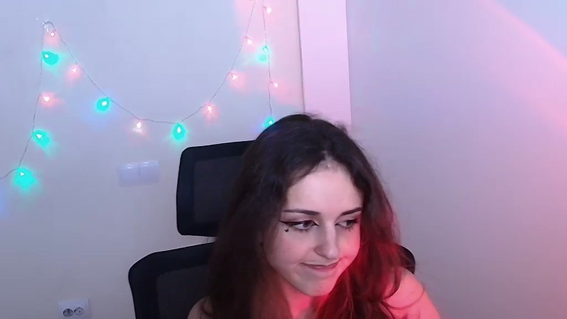 Gallery image thumbnail from Lurenn's myfreecams stream on, 12/12/2023, 14:55 image 5 of 20