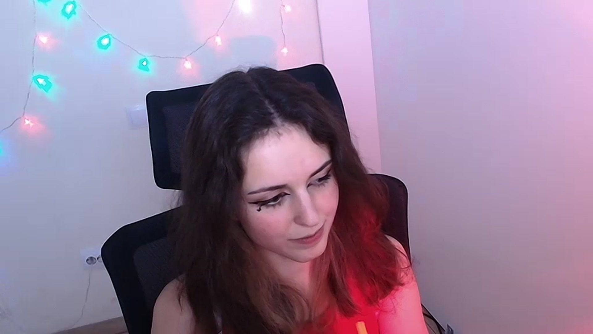 Gallery image thumbnail from Lurenn's myfreecams stream on, 12/12/2023, 14:55 image 19 of 20
