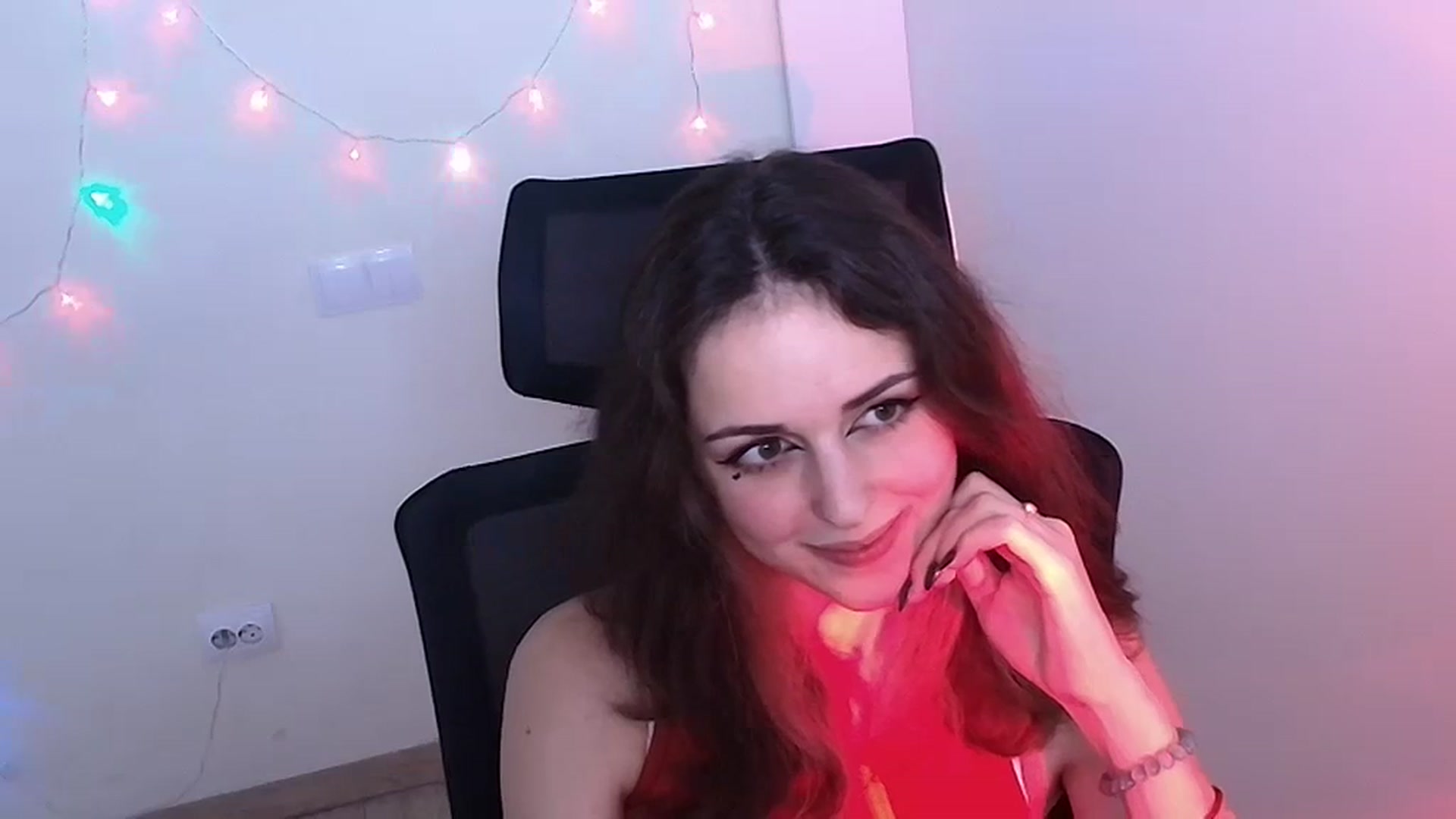 Gallery image thumbnail from Lurenn's myfreecams stream on, 12/12/2023, 14:55 image 14 of 20