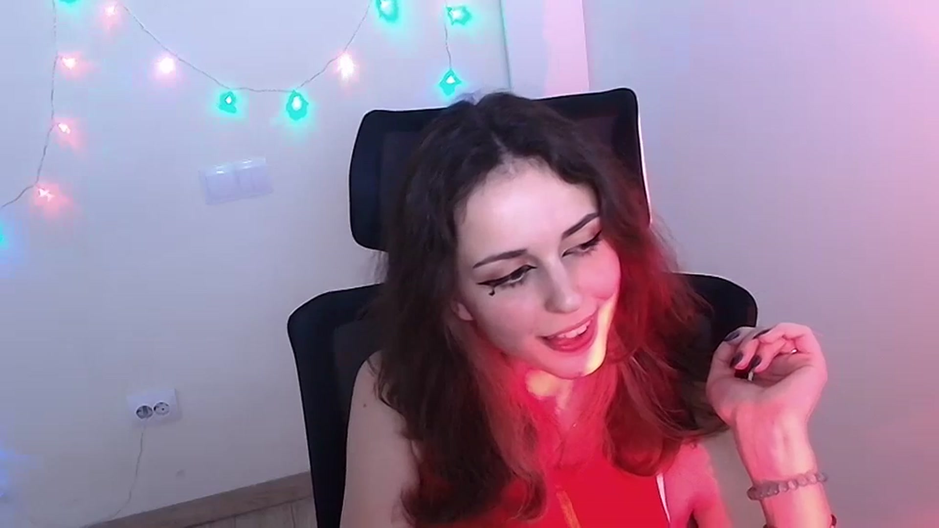 Gallery image thumbnail from Lurenn's myfreecams stream on, 12/12/2023, 14:55 image 13 of 20