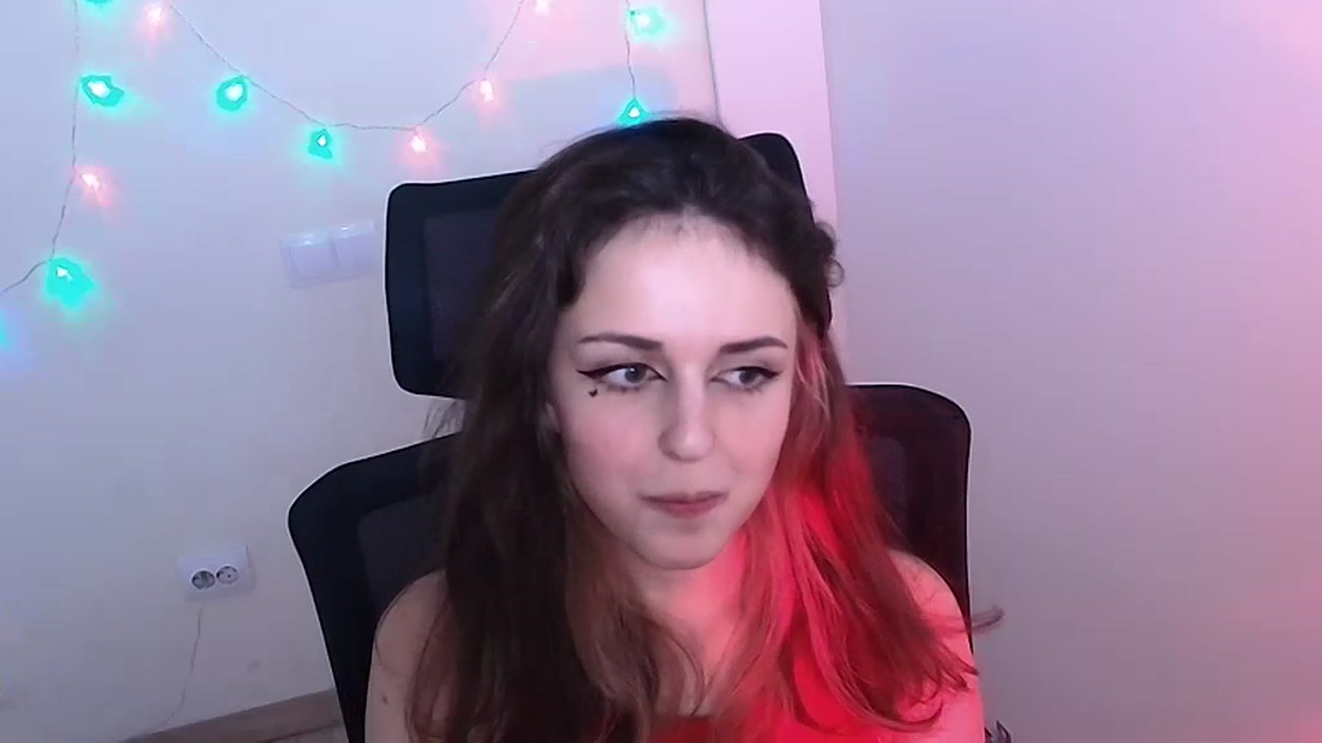 Gallery image thumbnail from Lurenn's myfreecams stream on, 12/12/2023, 14:55 image 15 of 20
