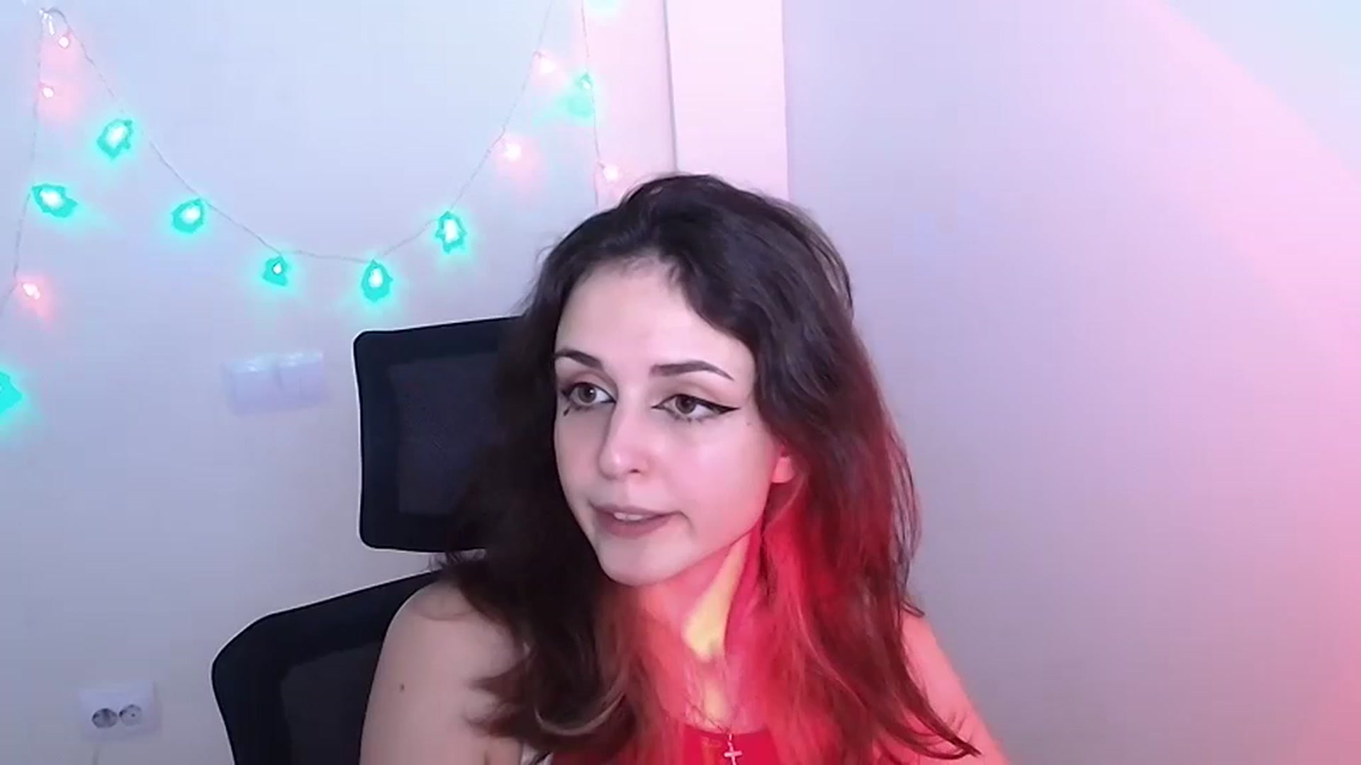 Gallery image thumbnail from Lurenn's myfreecams stream on, 12/12/2023, 18:51 image 19 of 20
