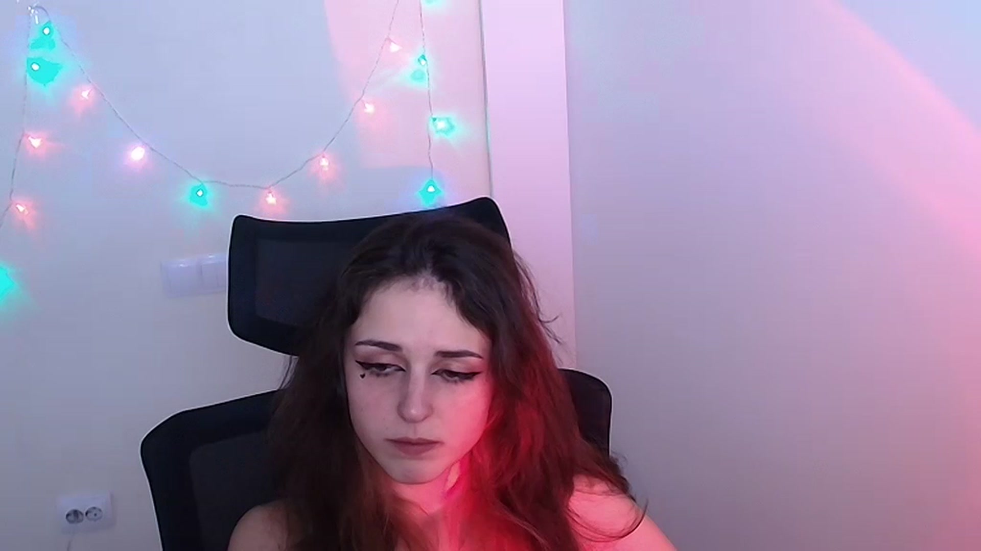 Gallery image thumbnail from Lurenn's myfreecams stream on, 12/12/2023, 18:51 image 20 of 20