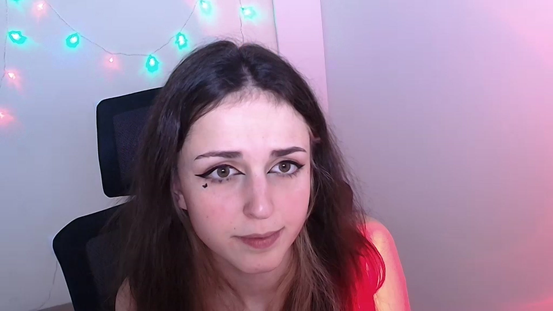 Gallery image thumbnail from Lurenn's myfreecams stream on, 12/12/2023, 18:51 image 6 of 20