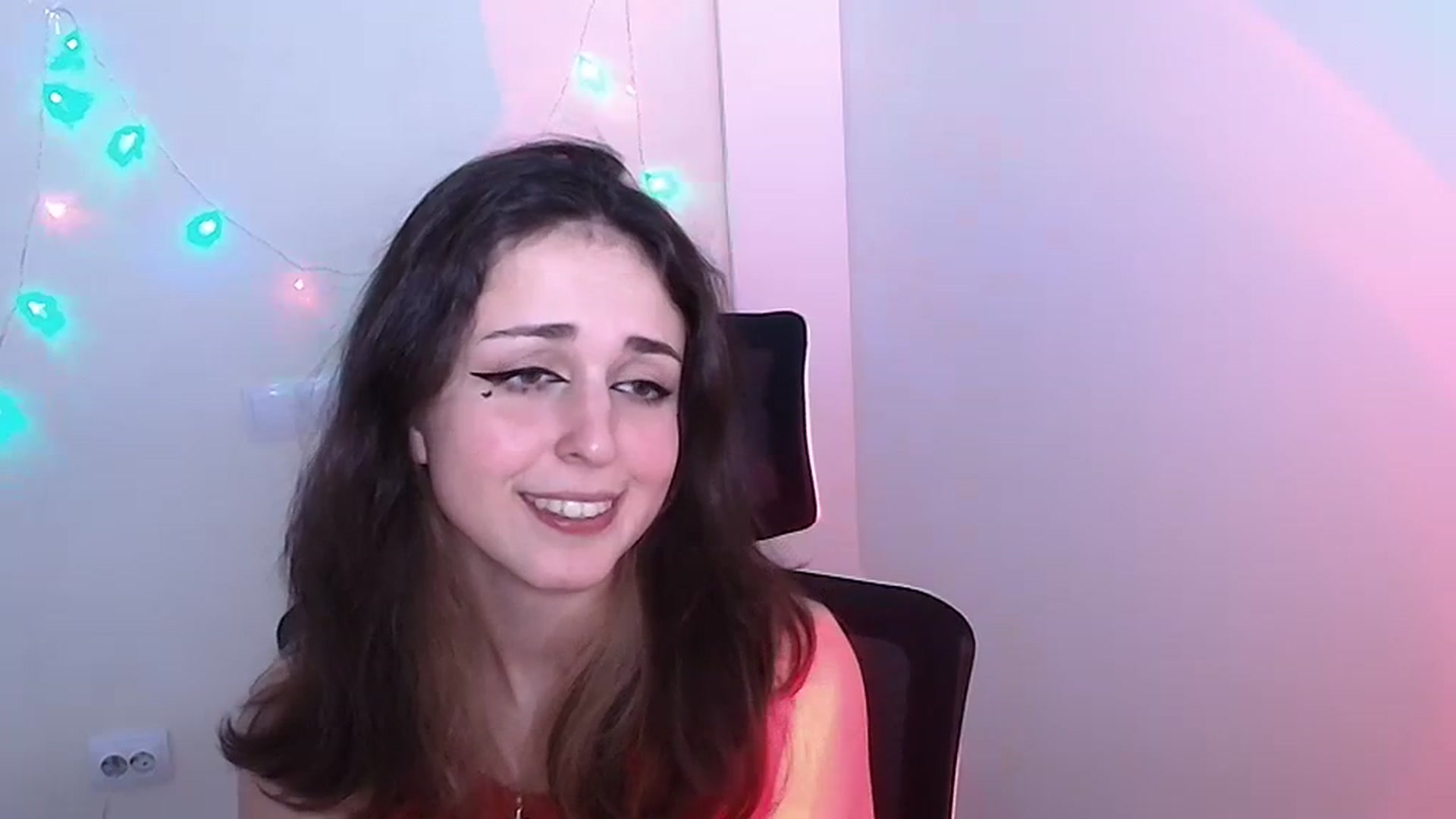 Gallery image thumbnail from Lurenn's myfreecams stream on, 12/12/2023, 18:51 image 12 of 20