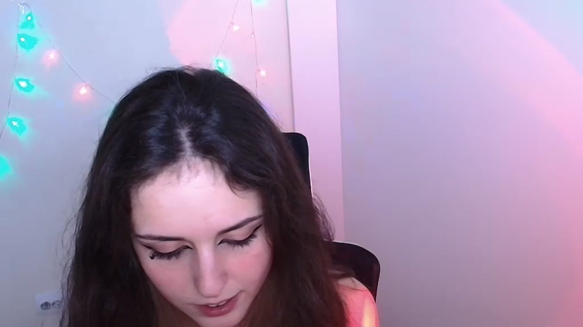 Gallery image thumbnail from Lurenn's myfreecams stream on, 12/12/2023, 18:51 image 13 of 20