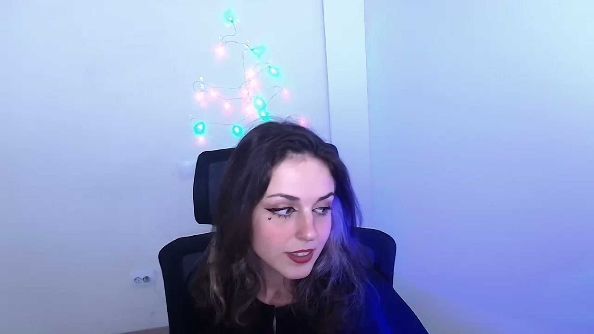 Gallery image thumbnail from Lurenn's myfreecams stream on, 12/13/2023, 14:24 image 16 of 20