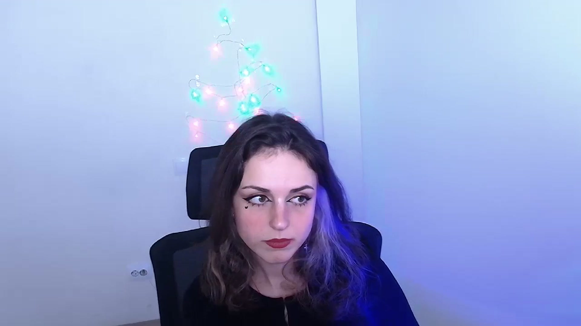 Gallery image thumbnail from Lurenn's myfreecams stream on, 12/13/2023, 14:24 image 17 of 20