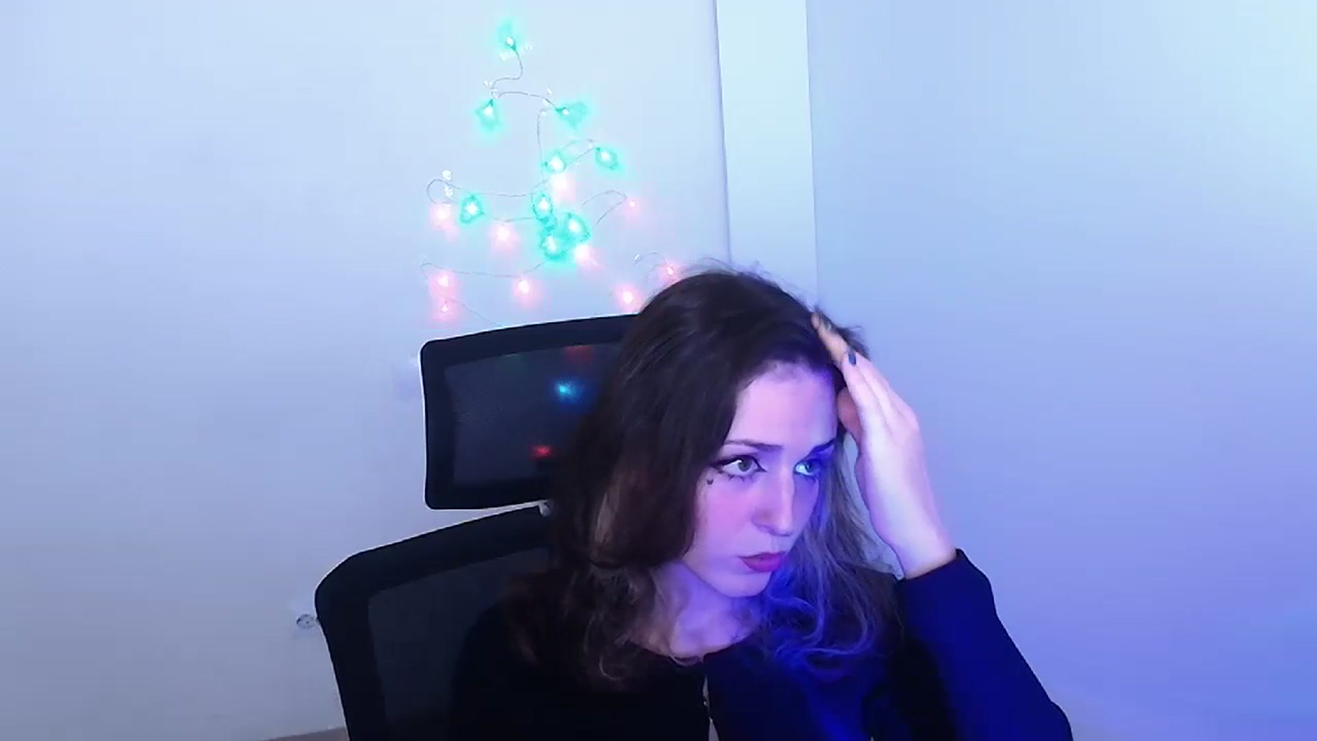 Gallery image thumbnail from Lurenn's myfreecams stream on, 12/13/2023, 14:24 image 6 of 20