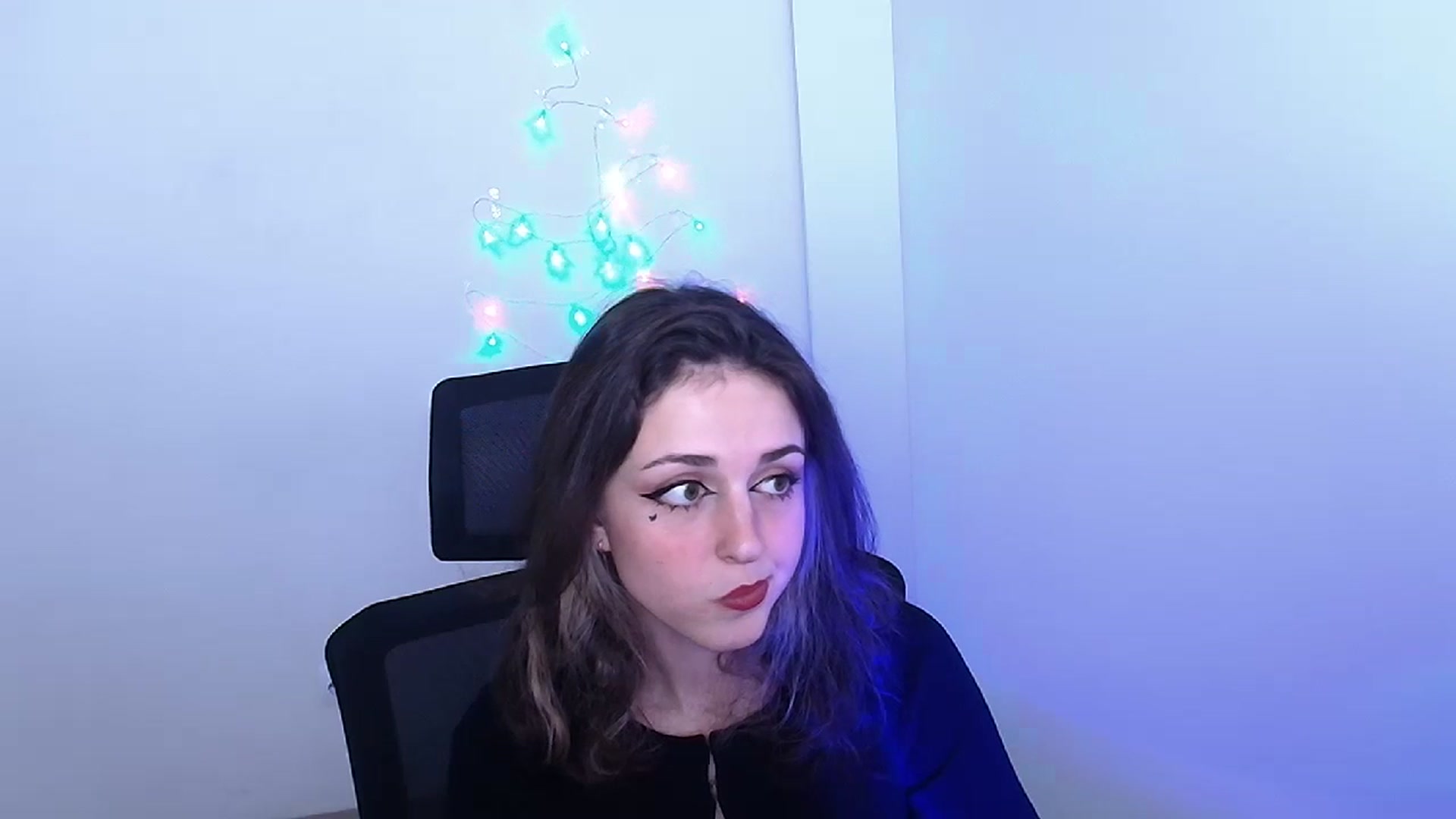 Gallery image thumbnail from Lurenn's myfreecams stream on, 12/13/2023, 14:24 image 15 of 20