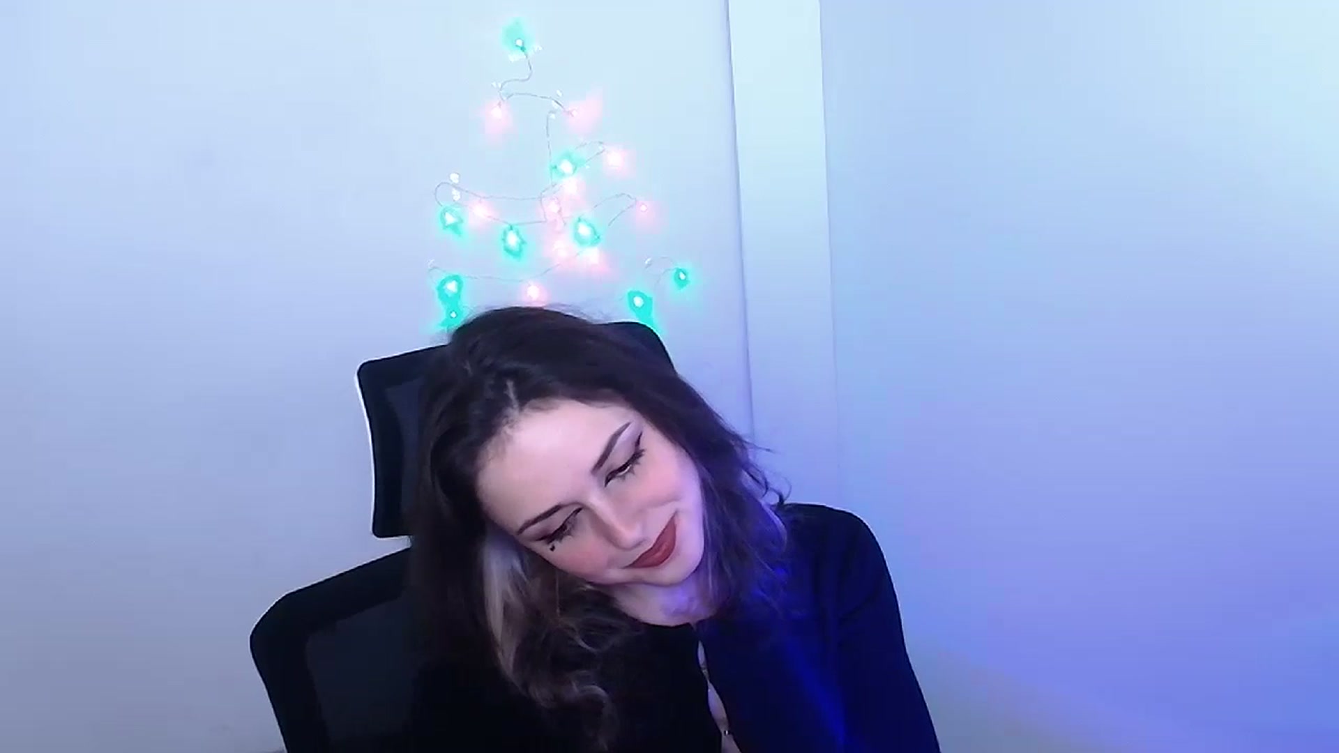 Gallery image thumbnail from Lurenn's myfreecams stream on, 12/13/2023, 14:24 image 14 of 20