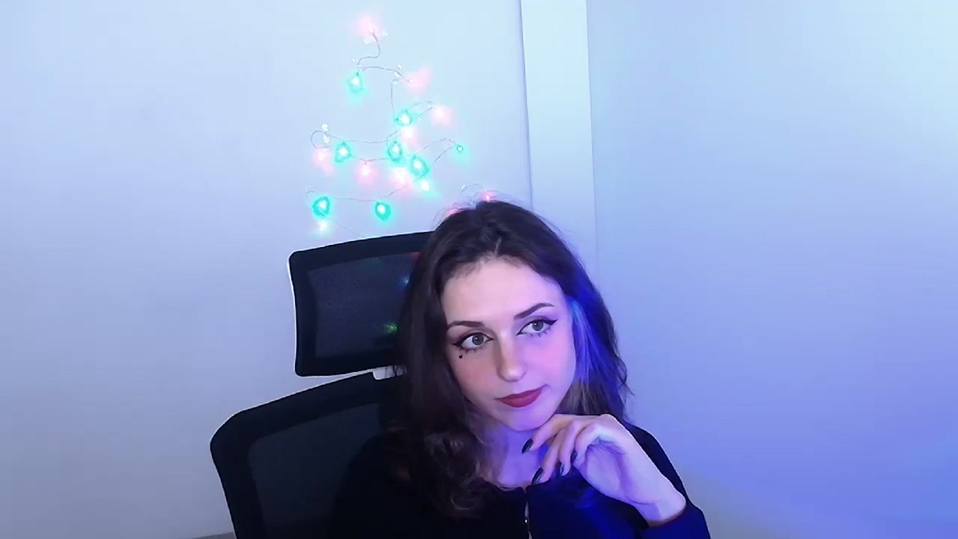 Gallery image thumbnail from Lurenn's myfreecams stream on, 12/13/2023, 14:24 image 7 of 20