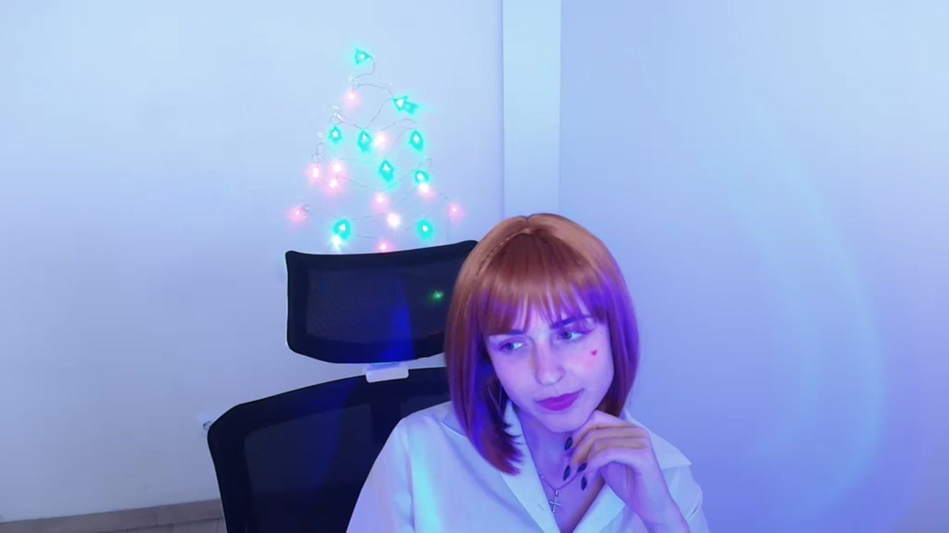 Gallery image thumbnail from Lurenn's myfreecams stream on, 12/18/2023, 19:03 image 4 of 20