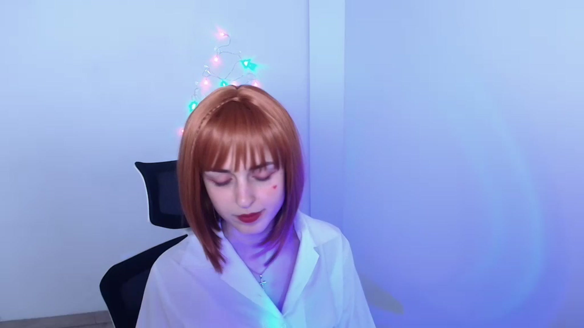 Gallery image thumbnail from Lurenn's myfreecams stream on, 12/18/2023, 19:03 image 14 of 20