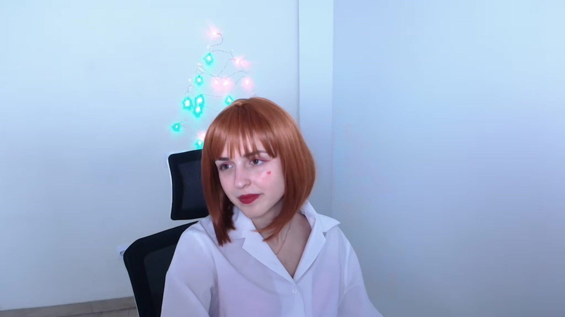 Gallery image thumbnail from Lurenn's myfreecams stream on, 12/18/2023, 19:03 image 19 of 20