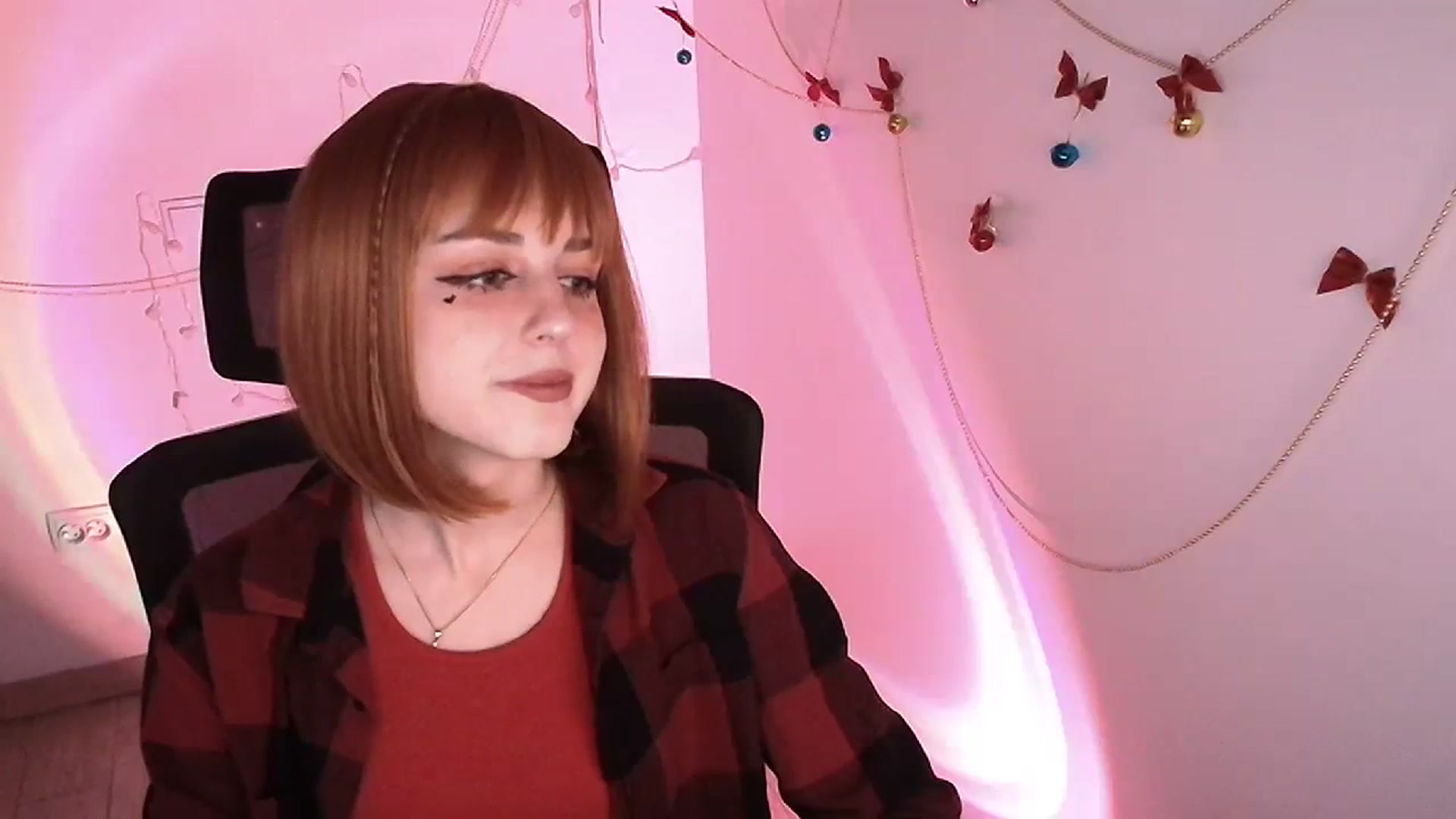 Gallery image thumbnail from Lurenn's myfreecams stream on, 12/22/2023, 14:26 image 2 of 20