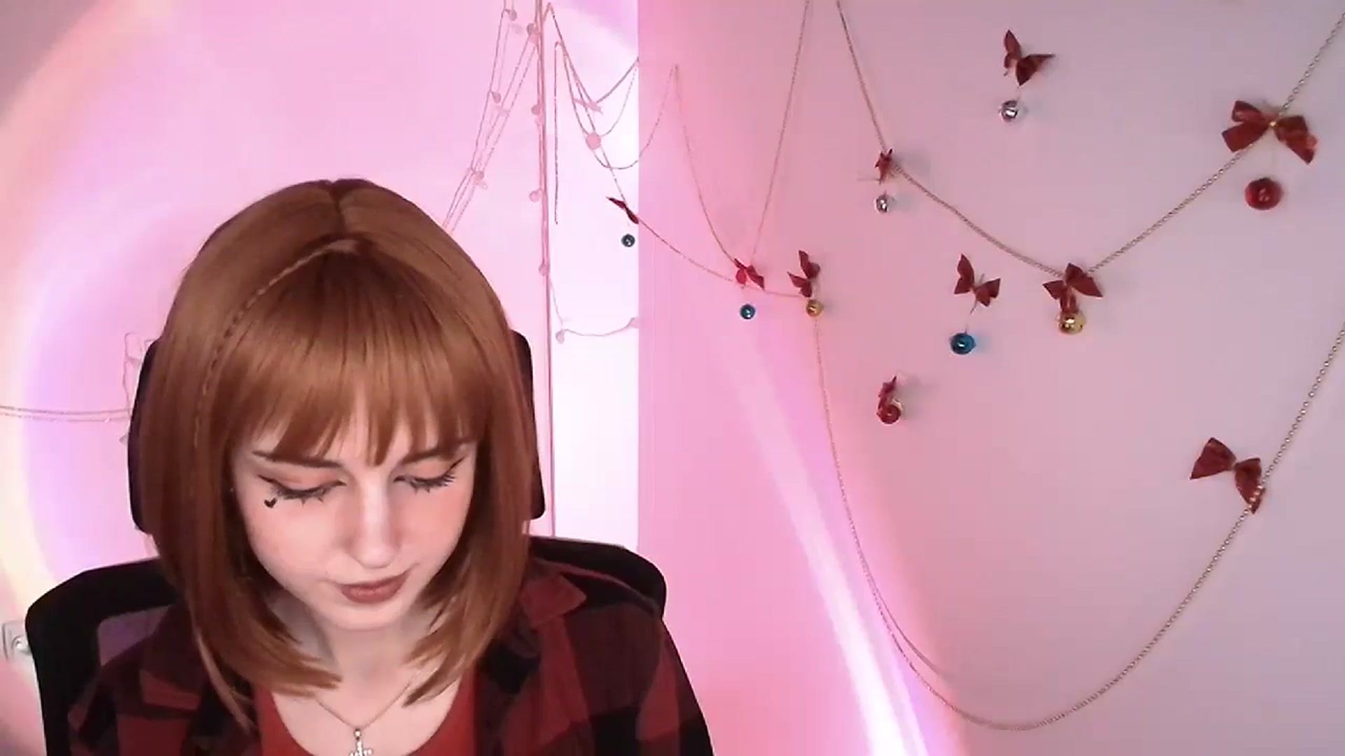 Gallery image thumbnail from Lurenn's myfreecams stream on, 12/22/2023, 14:26 image 17 of 20