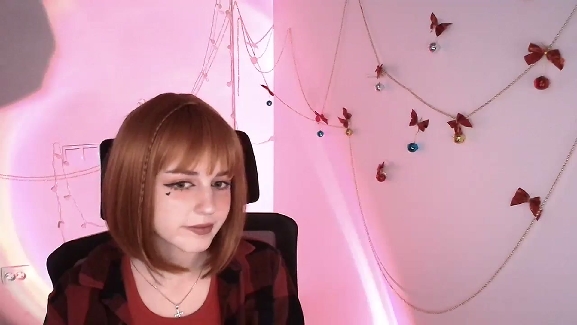 Gallery image thumbnail from Lurenn's myfreecams stream on, 12/22/2023, 14:26 image 11 of 20