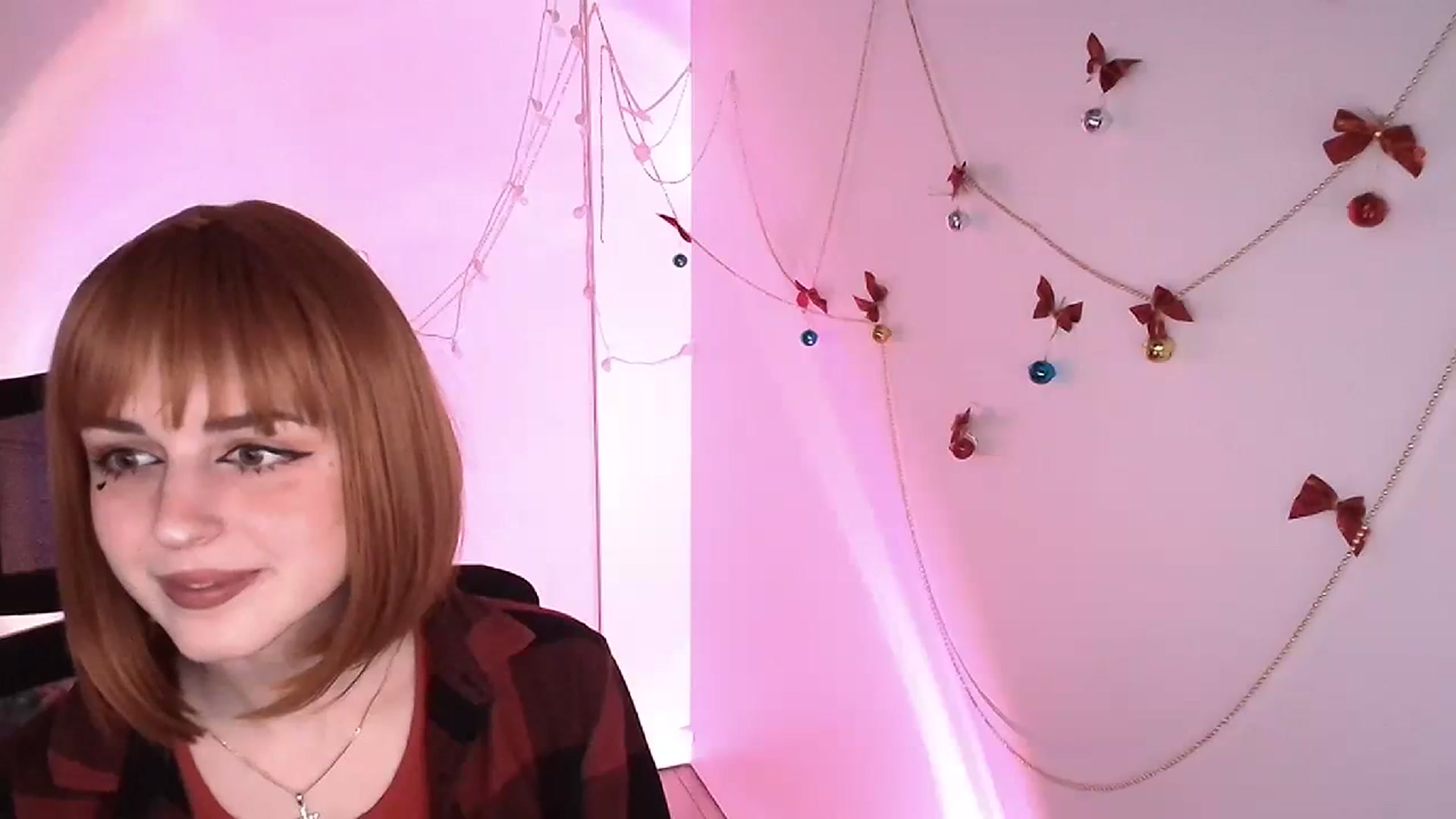 Gallery image thumbnail from Lurenn's myfreecams stream on, 12/22/2023, 14:26 image 19 of 20