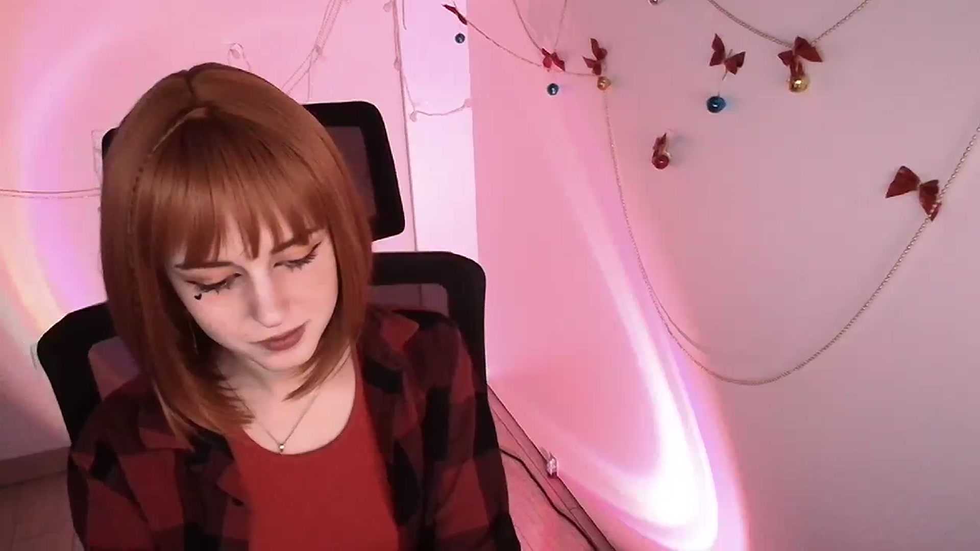 Gallery image thumbnail from Lurenn's myfreecams stream on, 12/22/2023, 14:26 image 7 of 20