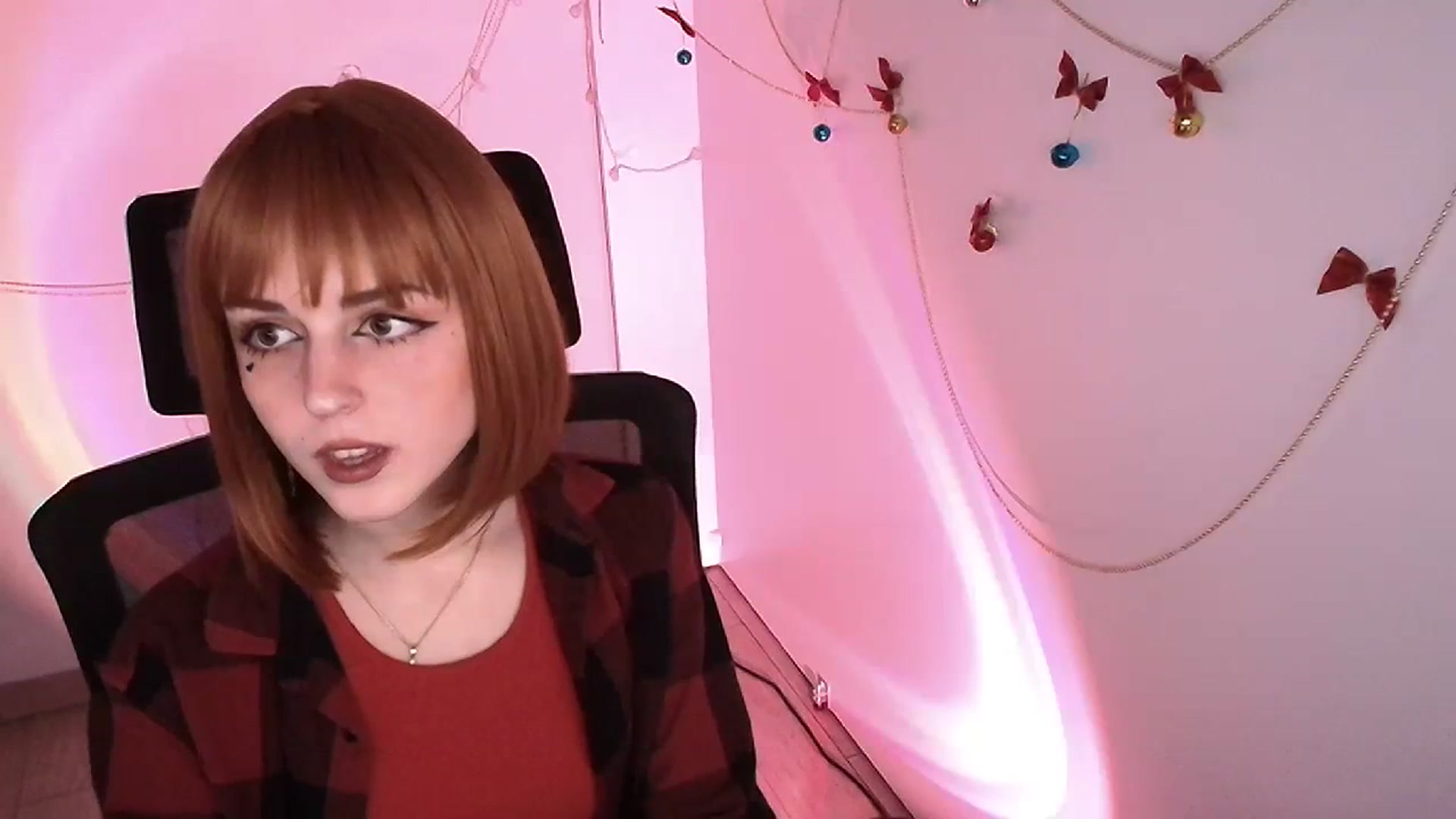 Gallery image thumbnail from Lurenn's myfreecams stream on, 12/22/2023, 14:26 image 8 of 20