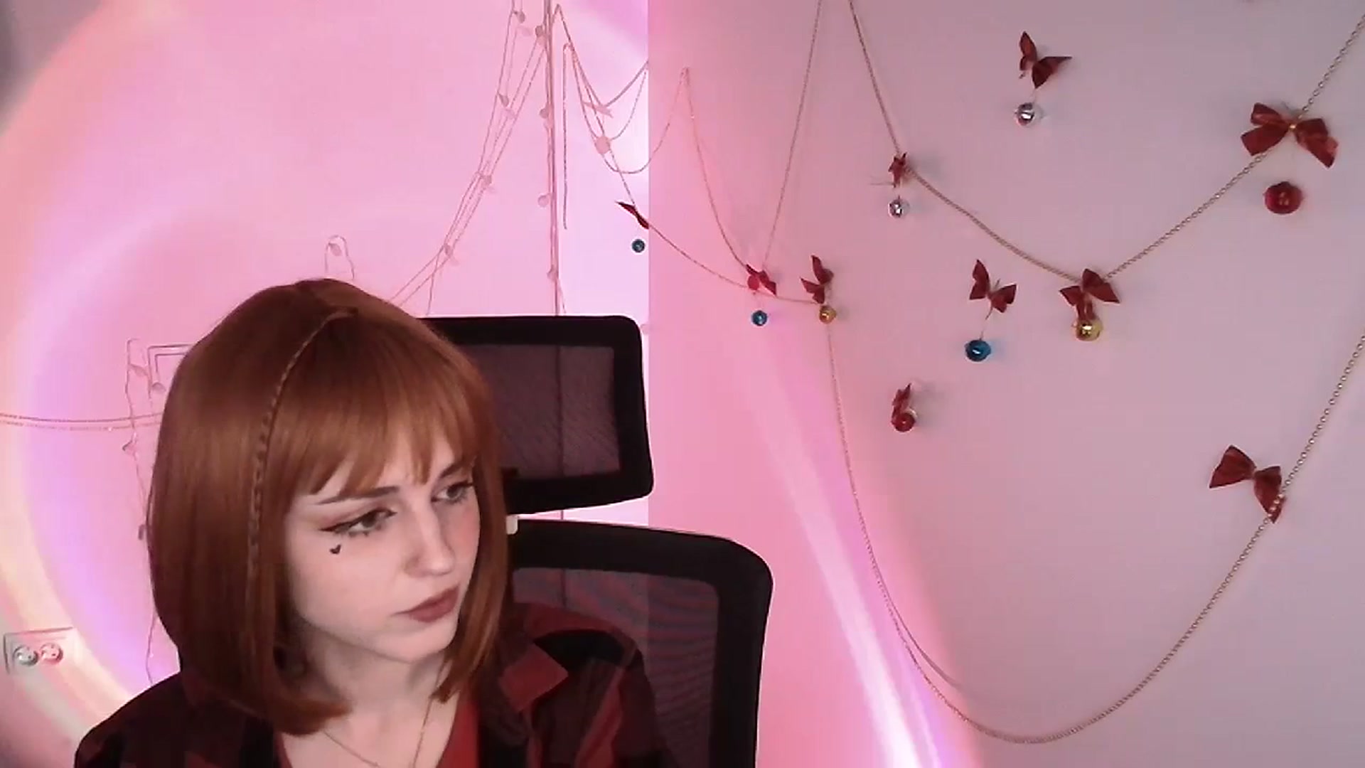 Gallery image thumbnail from Lurenn's myfreecams stream on, 12/22/2023, 15:42 image 6 of 20