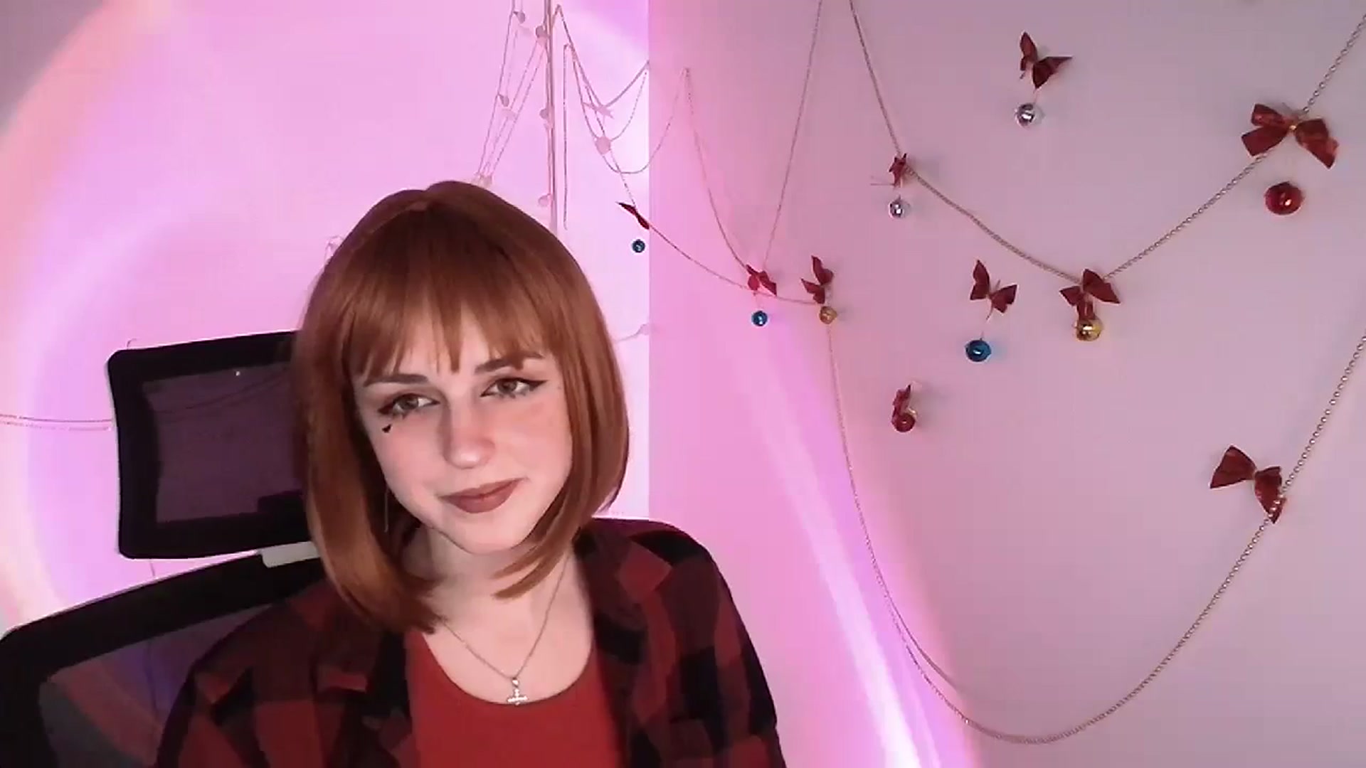 Gallery image thumbnail from Lurenn's myfreecams stream on, 12/22/2023, 15:42 image 16 of 20