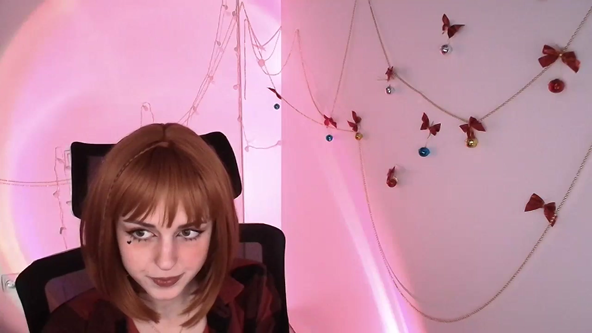 Gallery image thumbnail from Lurenn's myfreecams stream on, 12/22/2023, 15:42 image 12 of 20