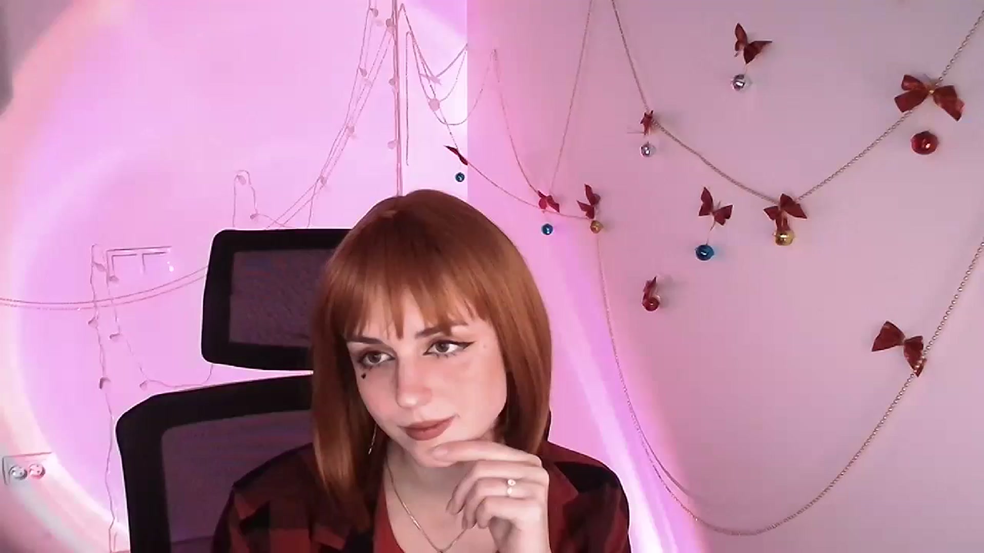 Gallery image thumbnail from Lurenn's myfreecams stream on, 12/22/2023, 15:42 image 18 of 20