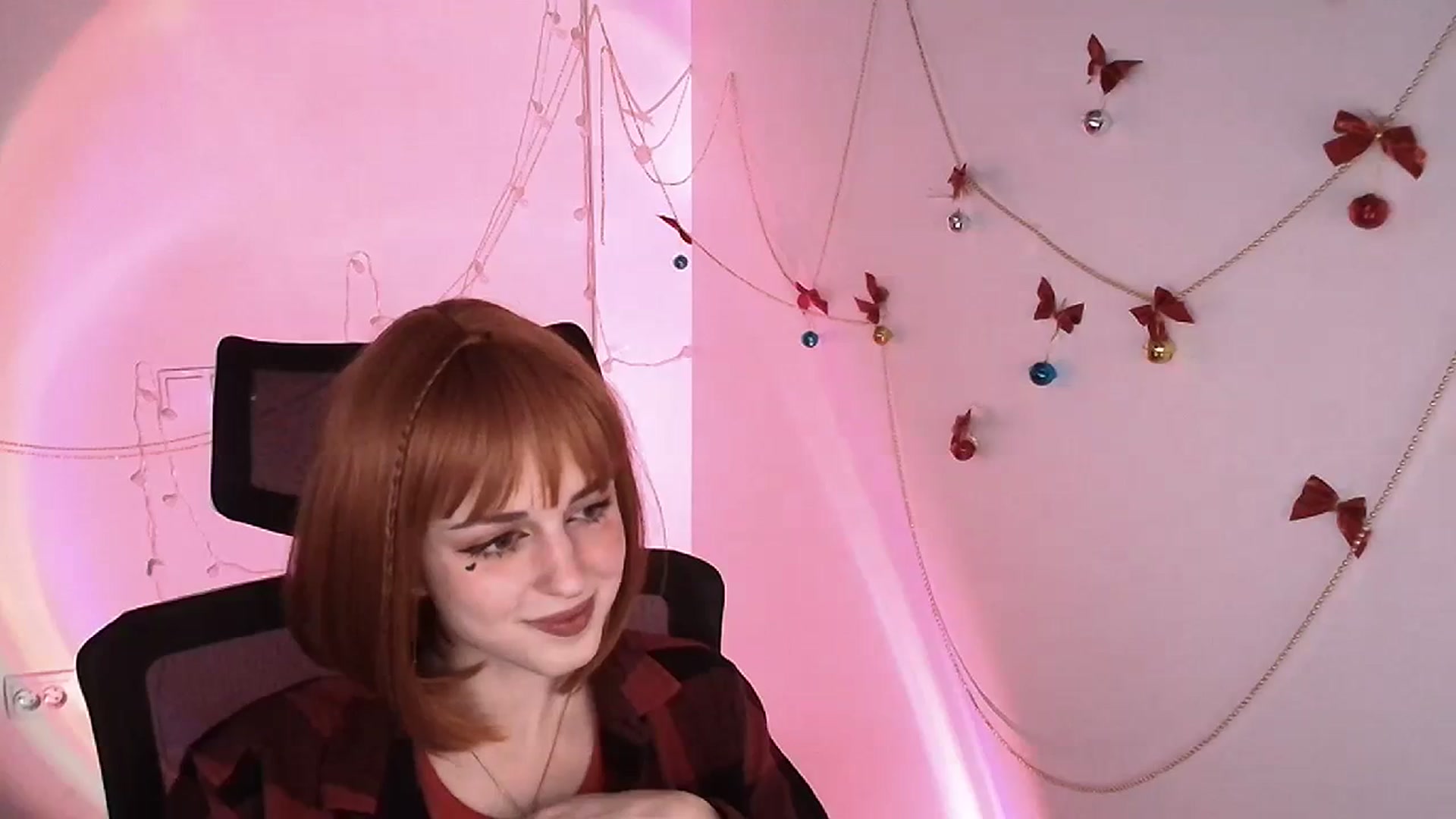 Gallery image thumbnail from Lurenn's myfreecams stream on, 12/22/2023, 15:42 image 7 of 20