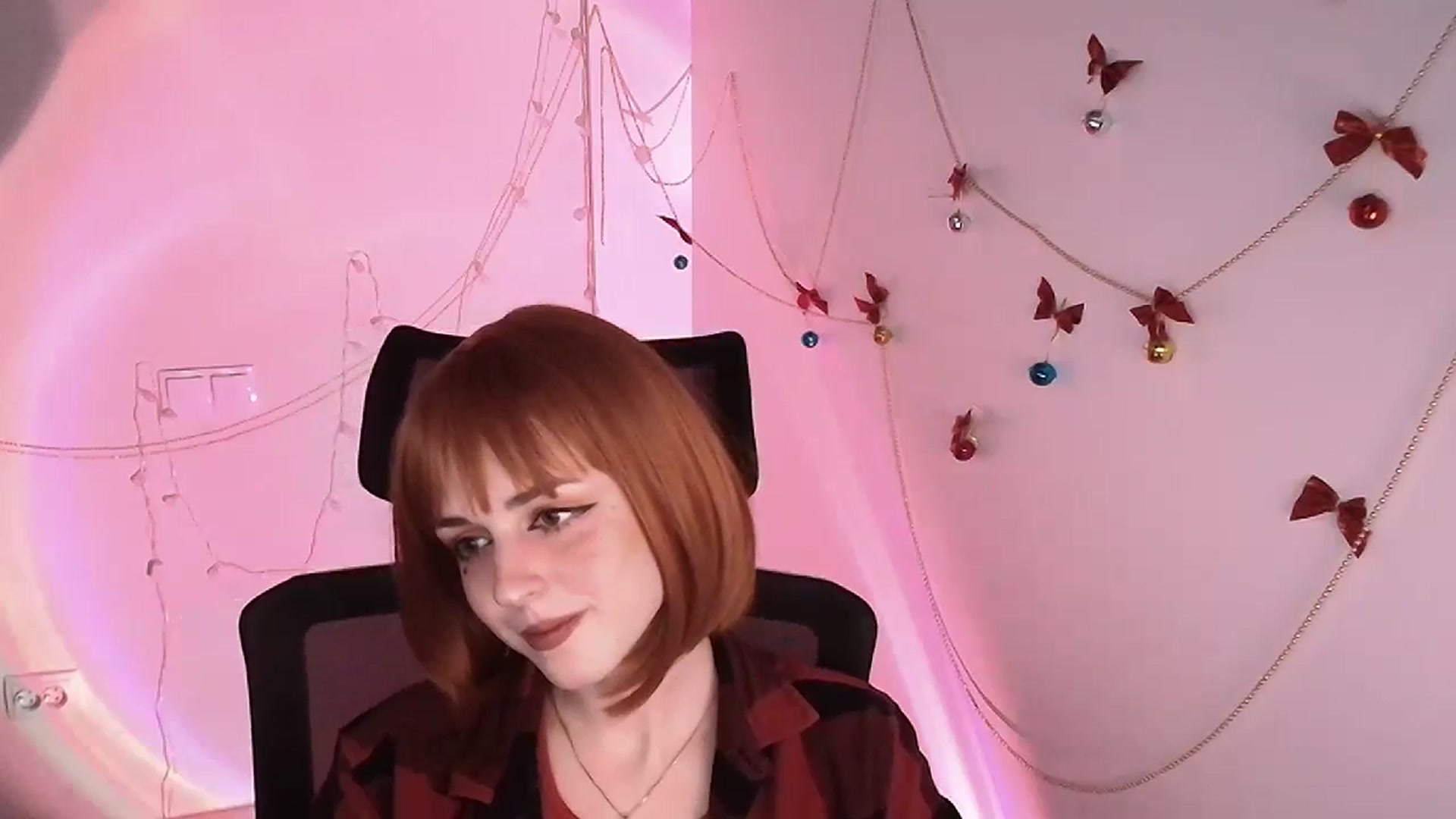 Gallery image thumbnail from Lurenn's myfreecams stream on, 12/22/2023, 15:42 image 13 of 20