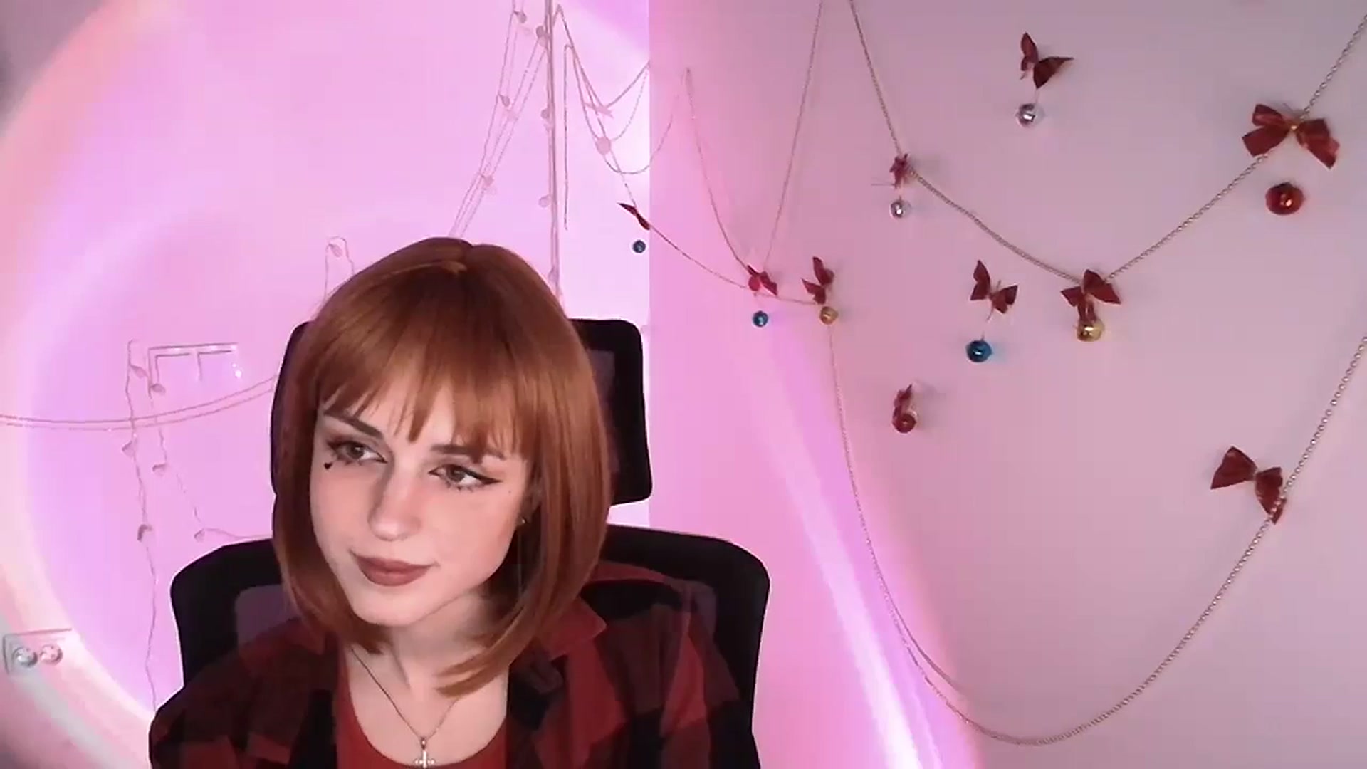 Gallery image thumbnail from Lurenn's myfreecams stream on, 12/22/2023, 15:42 image 17 of 20