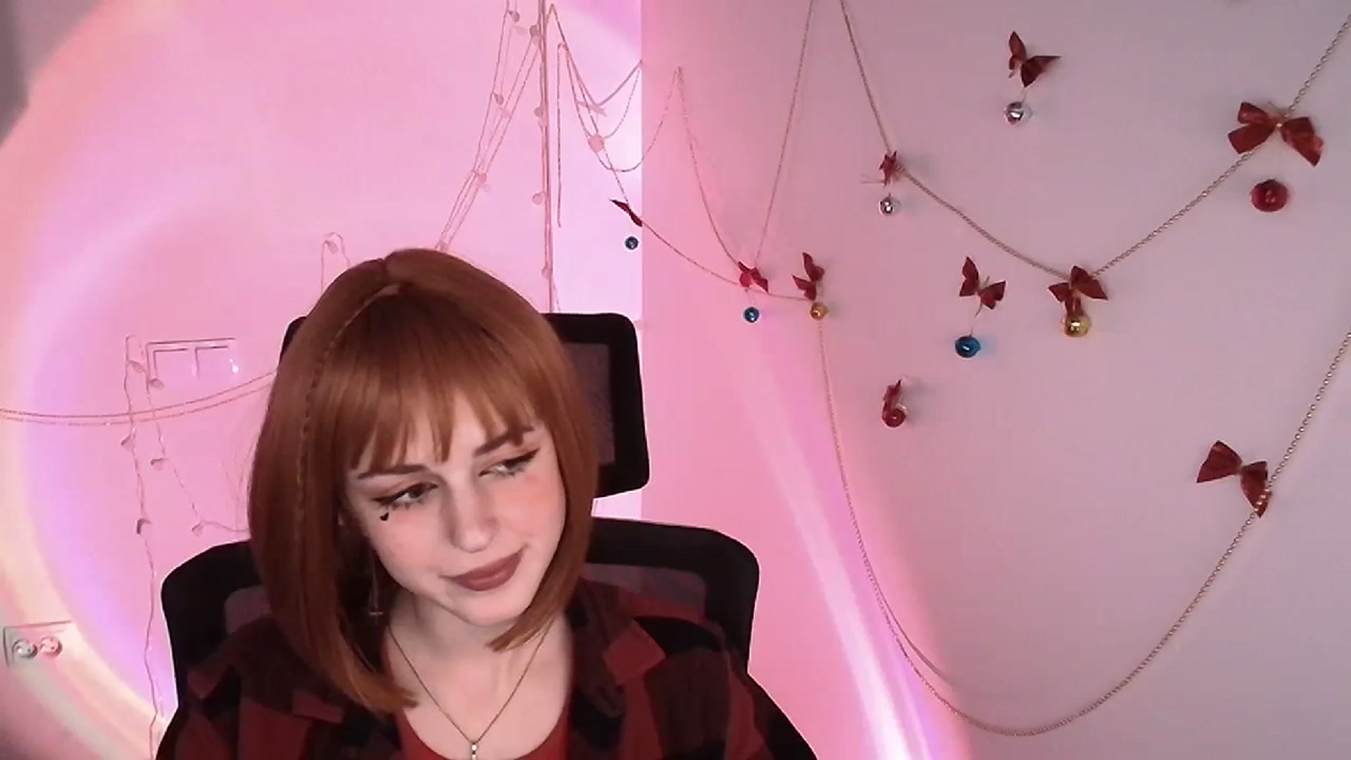 Gallery image thumbnail from Lurenn's myfreecams stream on, 12/22/2023, 15:42 image 4 of 20