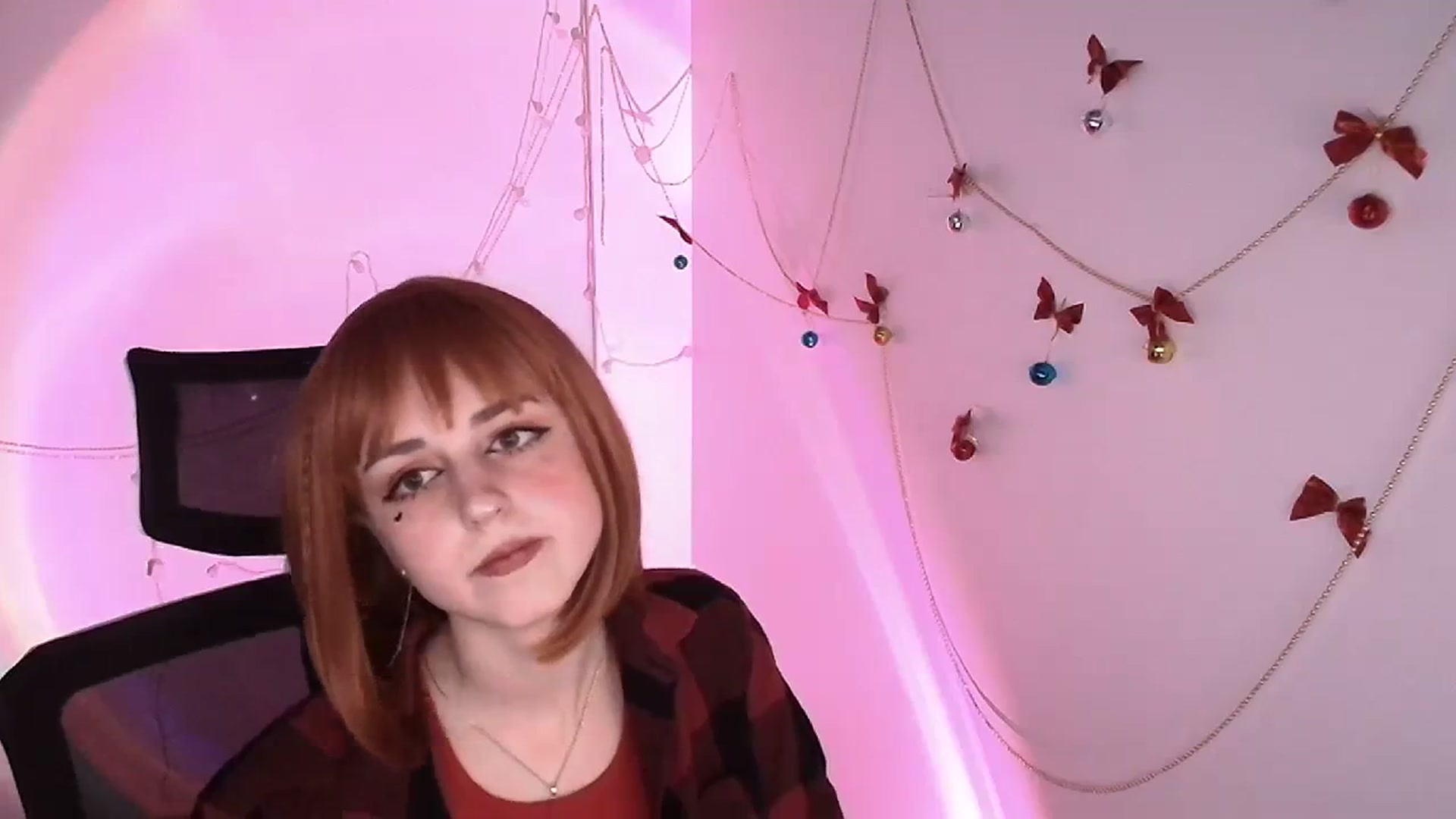 Gallery image thumbnail from Lurenn's myfreecams stream on, 12/22/2023, 15:42 image 10 of 20
