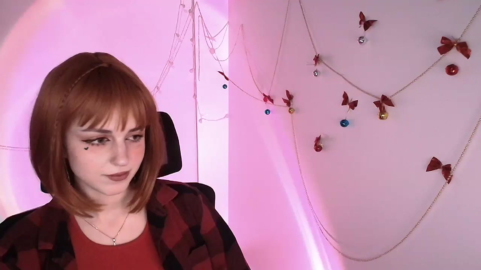 Gallery image thumbnail from Lurenn's myfreecams stream on, 12/22/2023, 15:42 image 15 of 20