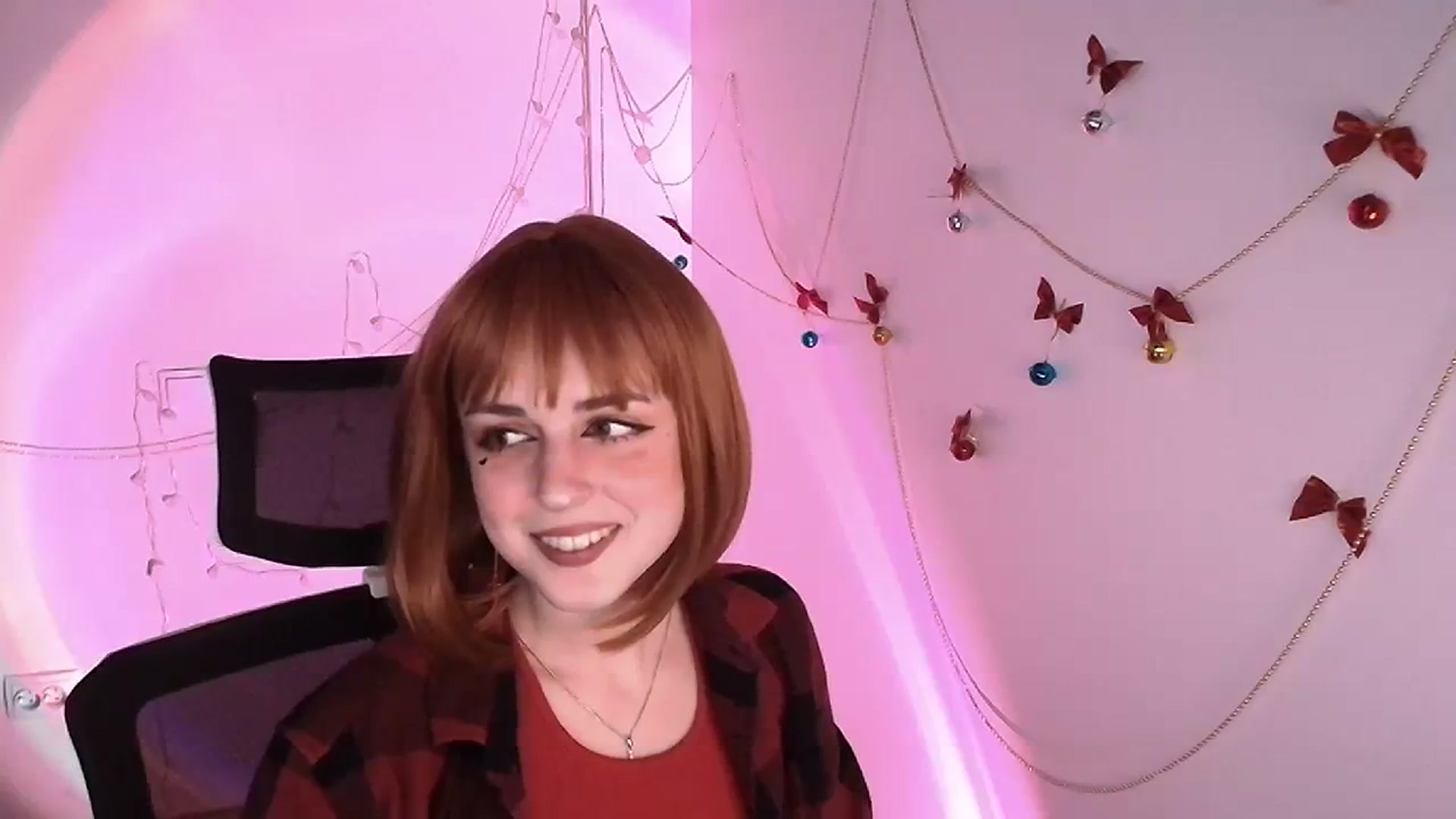 Gallery image thumbnail from Lurenn's myfreecams stream on, 12/22/2023, 15:42 image 14 of 20