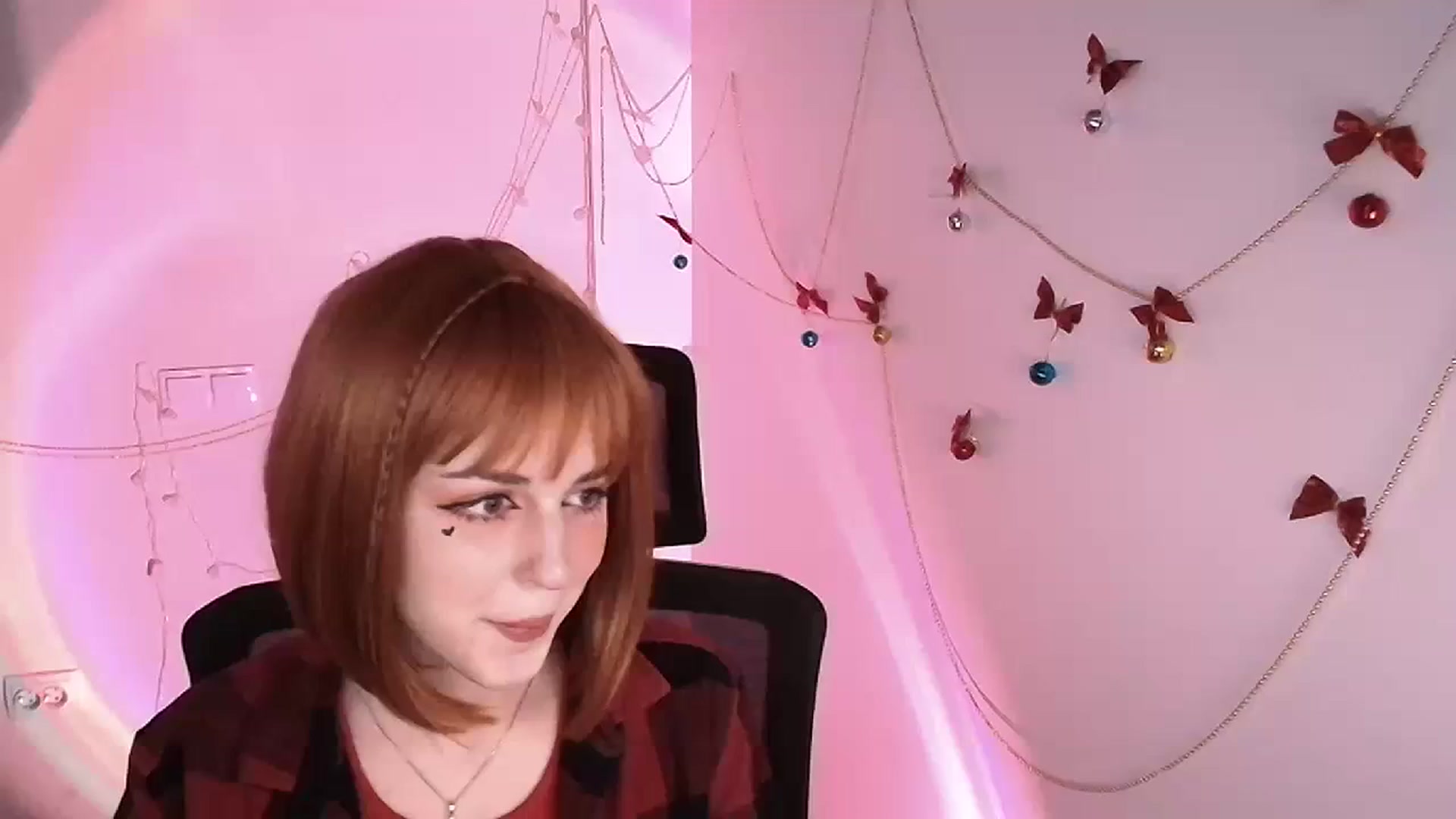 Gallery image thumbnail from Lurenn's myfreecams stream on, 12/22/2023, 15:42 image 3 of 20