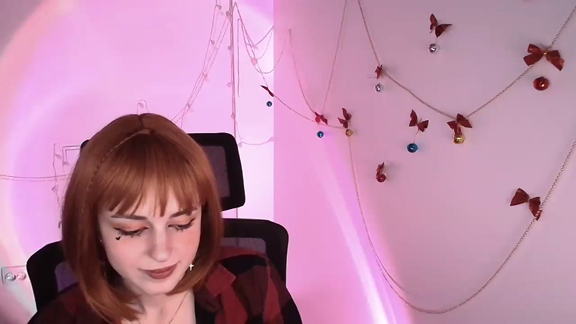Gallery image thumbnail from Lurenn's myfreecams stream on, 12/22/2023, 15:42 image 19 of 20