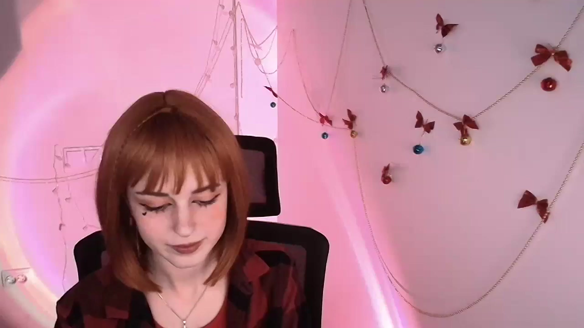 Gallery image thumbnail from Lurenn's myfreecams stream on, 12/22/2023, 15:42 image 1 of 20