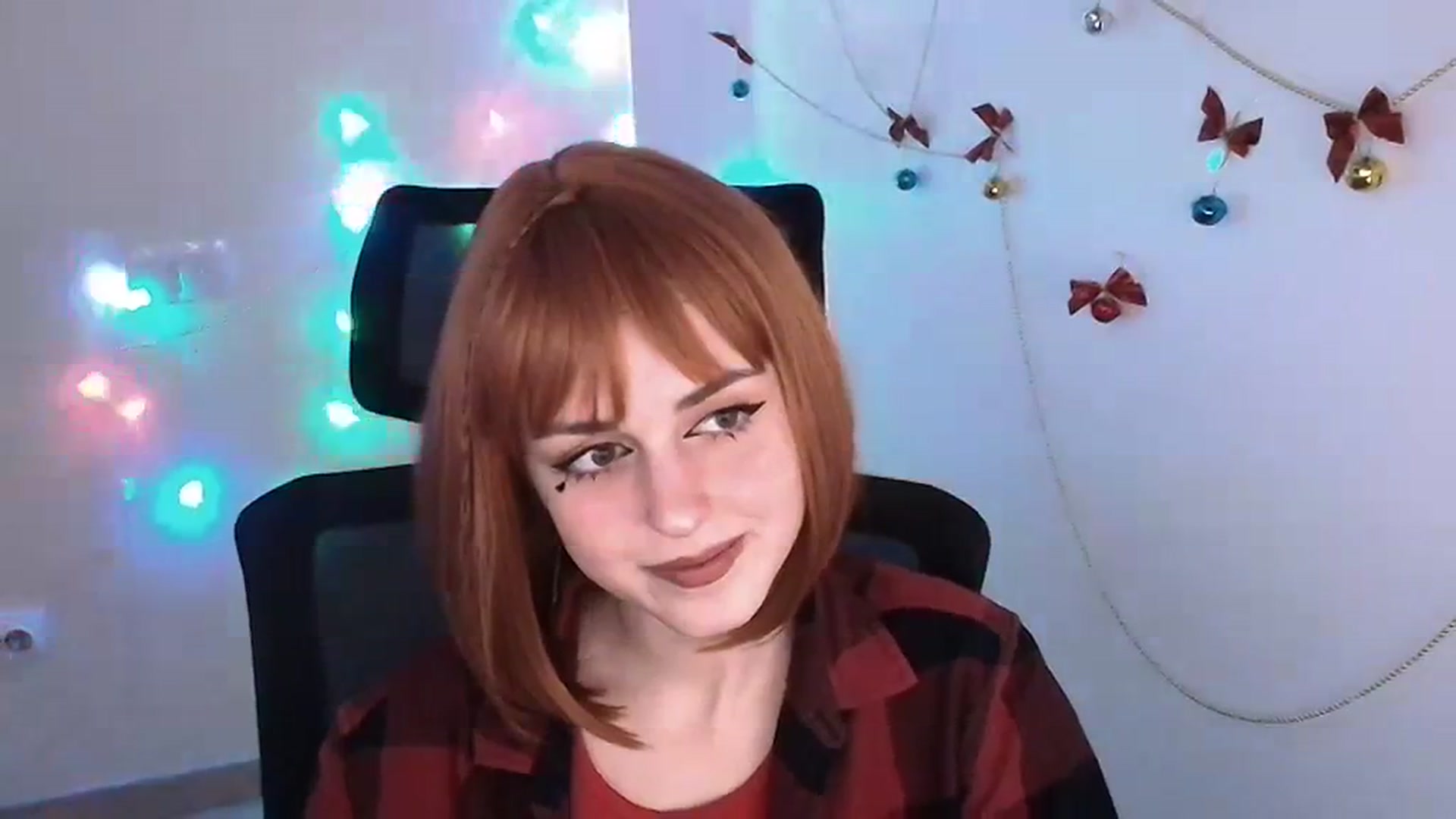 Gallery image thumbnail from Lurenn's myfreecams stream on, 12/23/2023, 14:54 image 17 of 20