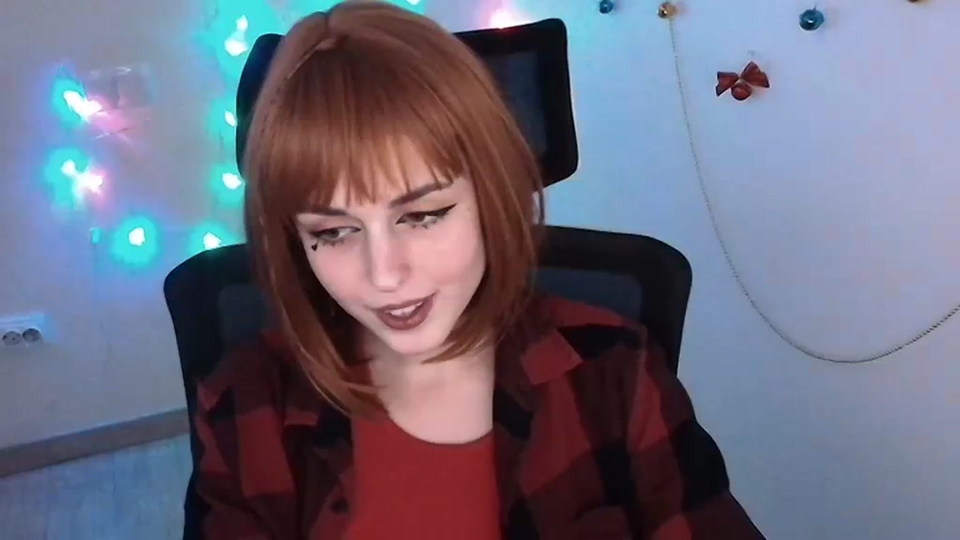 Gallery image thumbnail from Lurenn's myfreecams stream on, 12/23/2023, 16:17 image 16 of 20