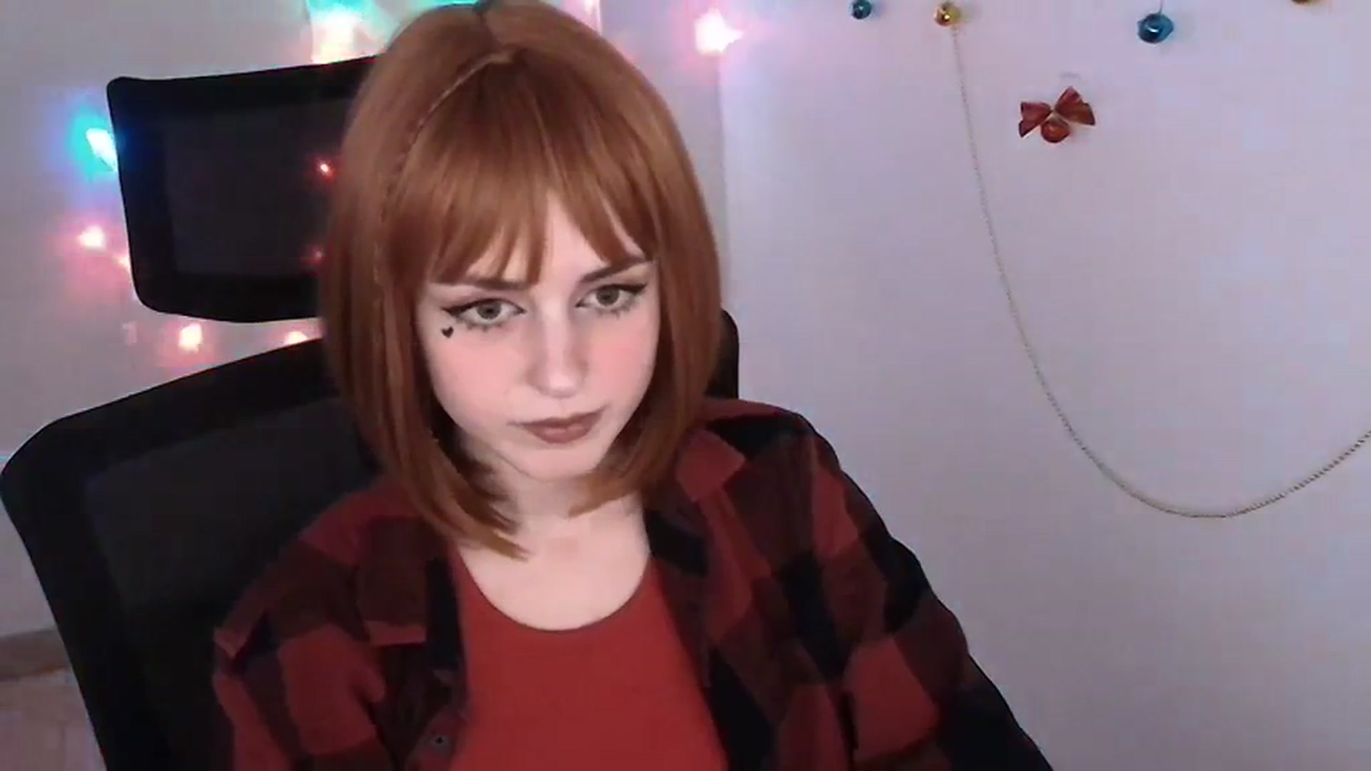 Gallery image thumbnail from Lurenn's myfreecams stream on, 12/23/2023, 16:17 image 3 of 20